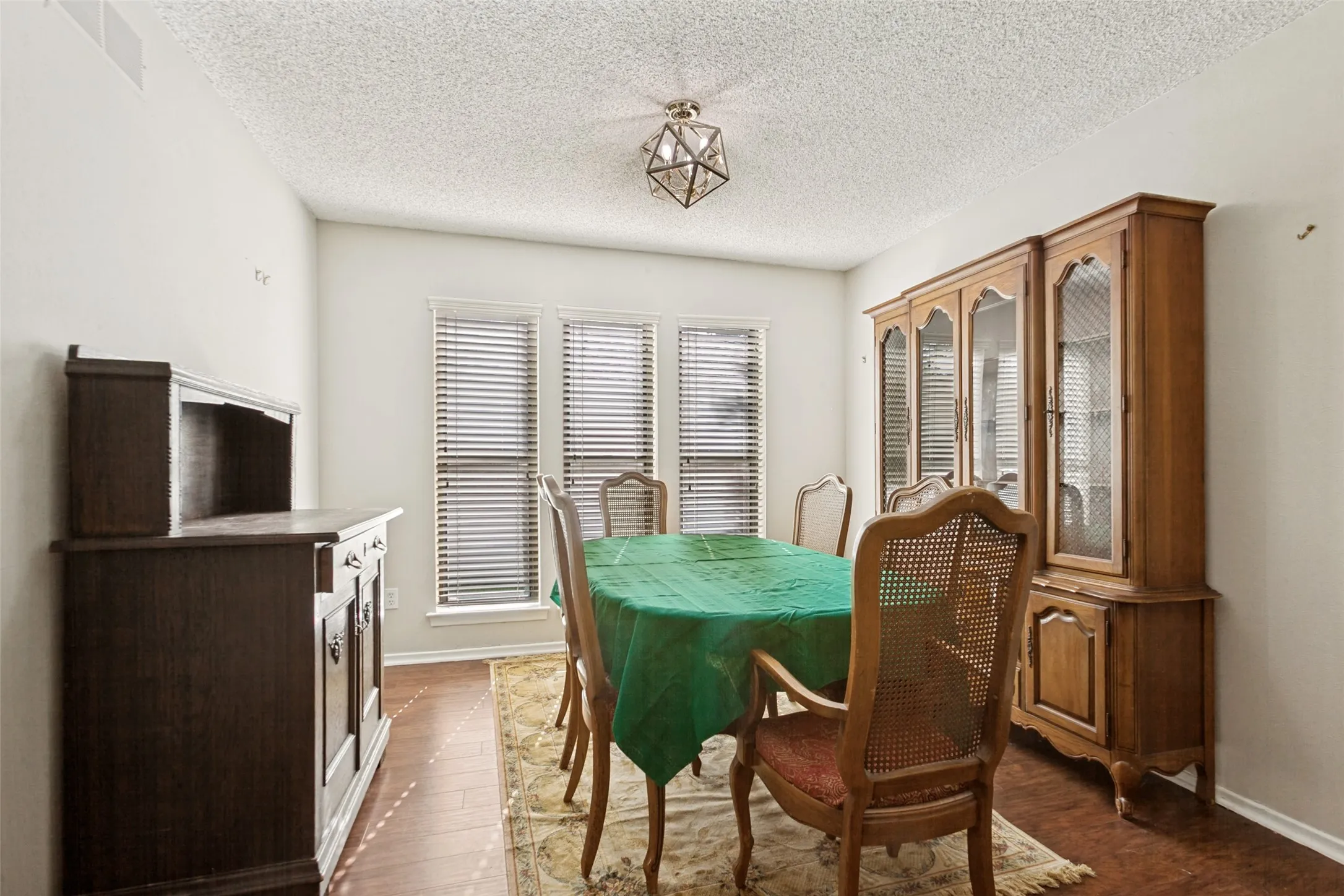 Single Family Residence For Sale in Dallas County , 1203 Grinnell Drive, Richardson, Texas 75081, 4 Bedroom, 3 Bathroom, 2 Garage spaces, 2,235 Sqft, built in 1974, mls#21307780, Real Estate Agent in Richardson, Homes For Sale in Dallas county, Homes For Sale in Richardson, Realtor in Richardson Texas, Real Estate Brokerage Independent Realty Texas, Luminita Cordes Realtor