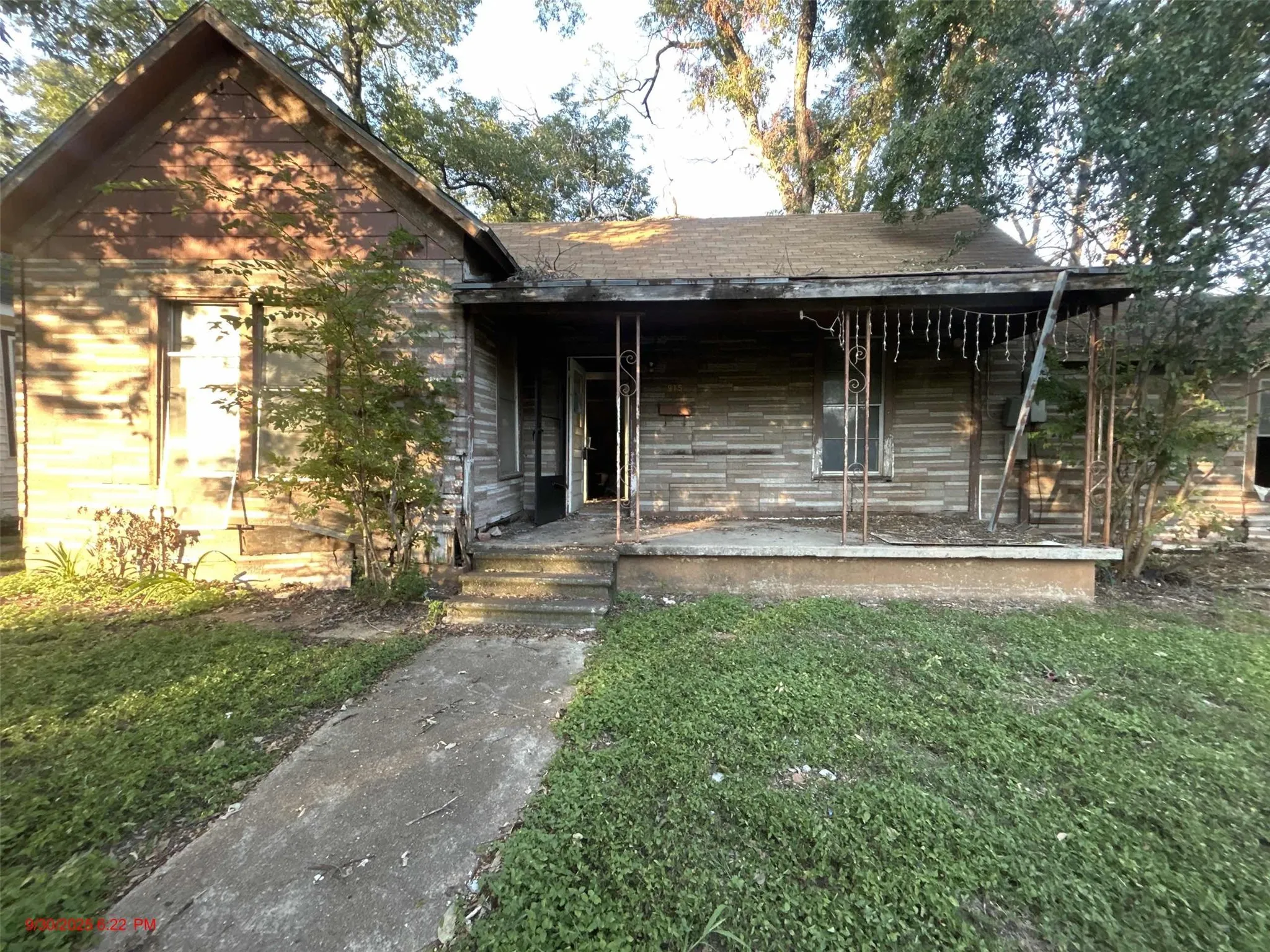 Single Family Residence For Sale in Mc Lennan County , 915 Turner Street, Waco, Texas 76704, 3 Bedroom, 1 Bathroom, Garage spaces, 1,332 Sqft, built in 1930, mls#21308108, Real Estate Agent in Waco, Homes For Sale in Mc Lennan county, Homes For Sale in Waco, Realtor in Waco Texas, Real Estate Brokerage Independent Realty Texas, Luminita Cordes Realtor