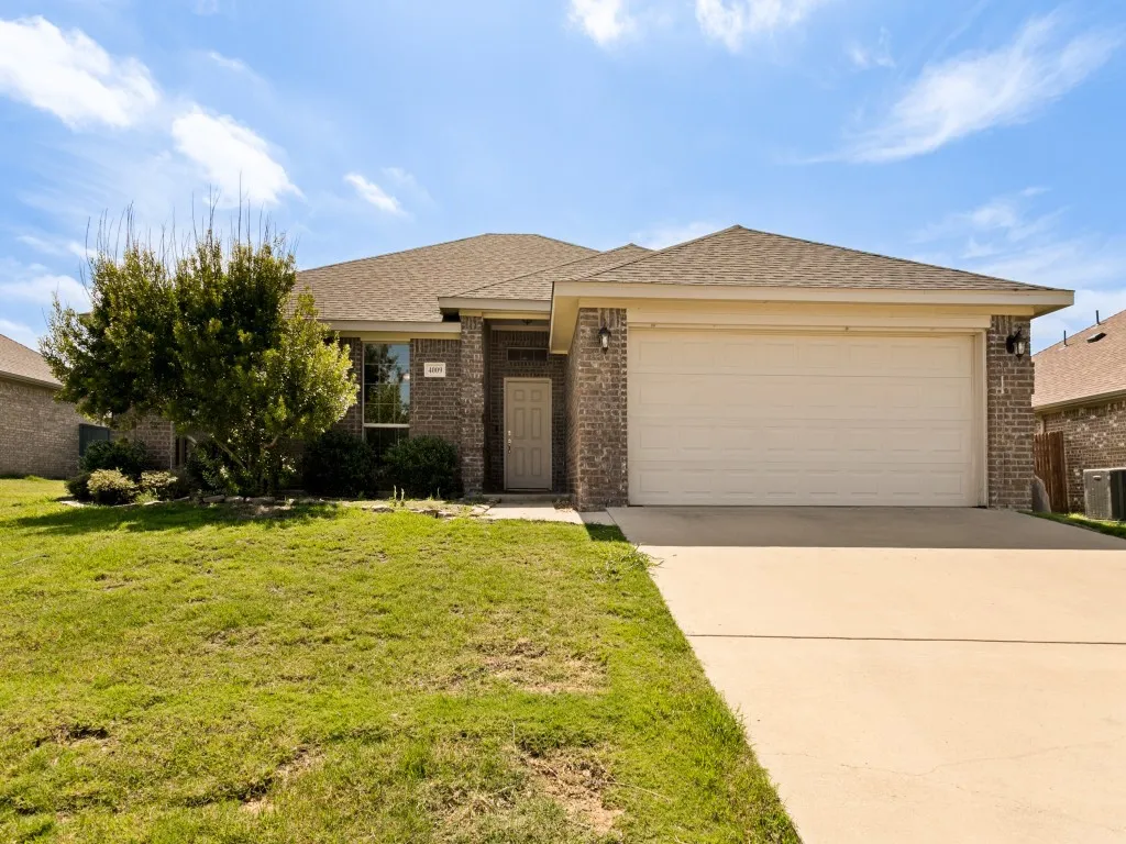 Single Family Residence For Sale in Denton County , 4009 Kensington Drive, Sanger, Texas 76266, 3 Bedroom, 2 Bathroom, 2 Garage spaces, 1,617 Sqft, built in 2018, Price $290,000, mls#21308120, Real Estate Agent in Sanger, Homes For Sale in Denton county, Homes For Sale in Sanger, Realtor in Sanger Texas, Real Estate Brokerage Independent Realty Texas, Luminita Cordes Realtor