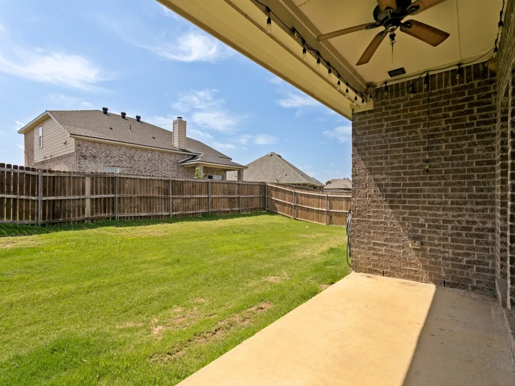 Single Family Residence For Sale in Denton County , 4009 Kensington Drive, Sanger, Texas 76266, 3 Bedroom, 2 Bathroom, 2 Garage spaces, 1,617 Sqft, built in 2018, Price $290,000, mls#21308120, Real Estate Agent in Sanger, Homes For Sale in Denton county, Homes For Sale in Sanger, Realtor in Sanger Texas, Real Estate Brokerage Independent Realty Texas, Luminita Cordes Realtor