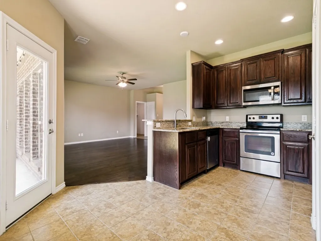 Single Family Residence For Sale in Denton County , 4009 Kensington Drive, Sanger, Texas 76266, 3 Bedroom, 2 Bathroom, 2 Garage spaces, 1,617 Sqft, built in 2018, Price $290,000, mls#21308120, Real Estate Agent in Sanger, Homes For Sale in Denton county, Homes For Sale in Sanger, Realtor in Sanger Texas, Real Estate Brokerage Independent Realty Texas, Luminita Cordes Realtor