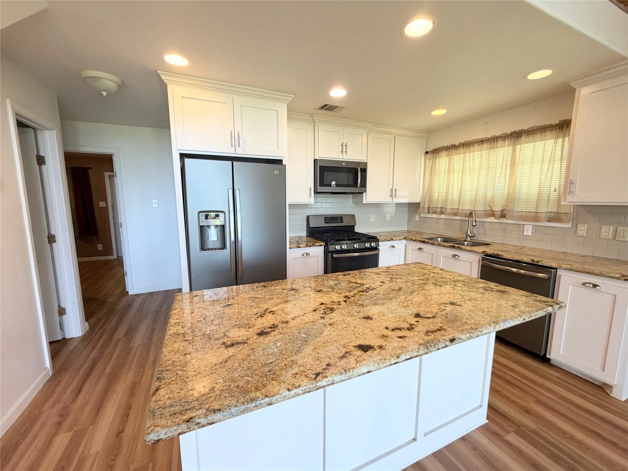 Single Family Residence For Sale in Limestone County , 587 Lcr 779, Groesbeck, Texas 76642, 3 Bedroom, 2 Bathroom, 2 Garage spaces, 1,638 Sqft, built in 2000, mls#21266176, Real Estate Agent in Groesbeck, Homes For Sale in Limestone county, Homes For Sale in Groesbeck, Realtor in Groesbeck Texas, Real Estate Brokerage Independent Realty Texas, Luminita Cordes Realtor