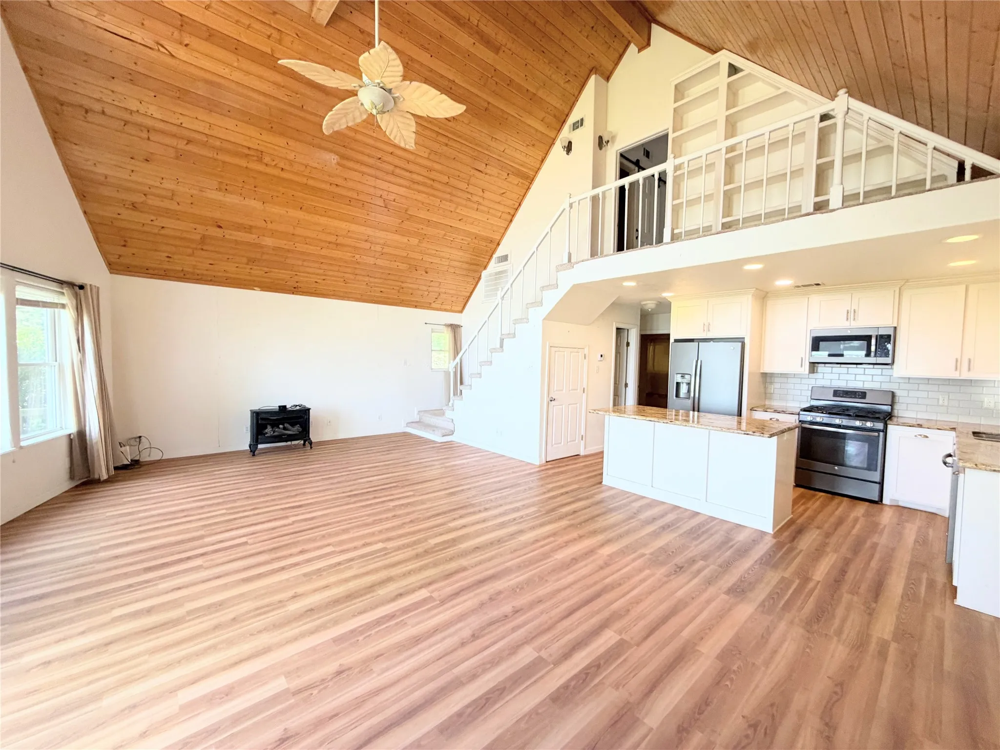 Single Family Residence For Sale in Limestone County , 587 Lcr 779, Groesbeck, Texas 76642, 3 Bedroom, 2 Bathroom, 2 Garage spaces, 1,638 Sqft, built in 2000, mls#21266176, Real Estate Agent in Groesbeck, Homes For Sale in Limestone county, Homes For Sale in Groesbeck, Realtor in Groesbeck Texas, Real Estate Brokerage Independent Realty Texas, Luminita Cordes Realtor