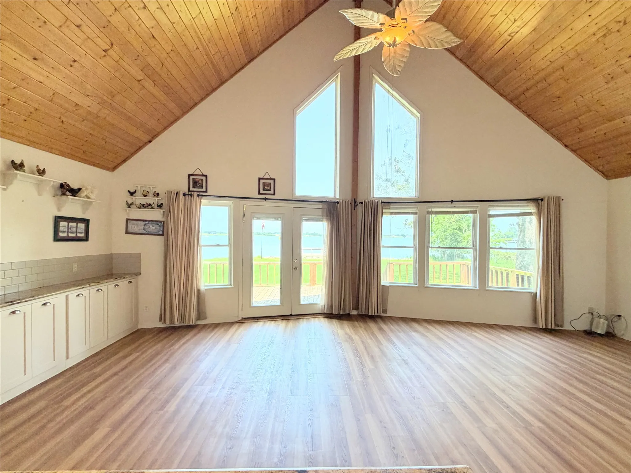 Single Family Residence For Sale in Limestone County , 587 Lcr 779, Groesbeck, Texas 76642, 3 Bedroom, 2 Bathroom, 2 Garage spaces, 1,638 Sqft, built in 2000, mls#21266176, Real Estate Agent in Groesbeck, Homes For Sale in Limestone county, Homes For Sale in Groesbeck, Realtor in Groesbeck Texas, Real Estate Brokerage Independent Realty Texas, Luminita Cordes Realtor