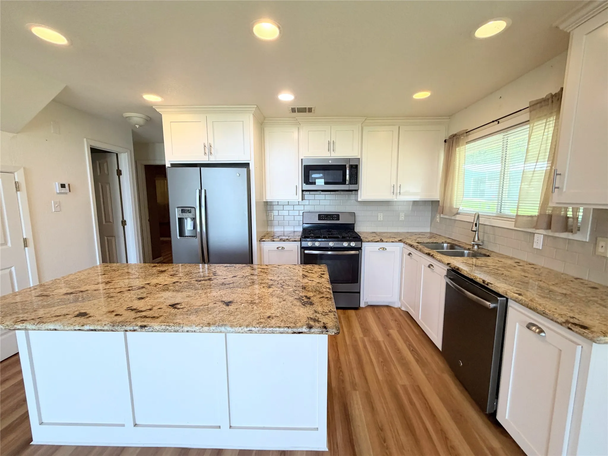 Single Family Residence For Sale in Limestone County , 587 Lcr 779, Groesbeck, Texas 76642, 3 Bedroom, 2 Bathroom, 2 Garage spaces, 1,638 Sqft, built in 2000, mls#21266176, Real Estate Agent in Groesbeck, Homes For Sale in Limestone county, Homes For Sale in Groesbeck, Realtor in Groesbeck Texas, Real Estate Brokerage Independent Realty Texas, Luminita Cordes Realtor