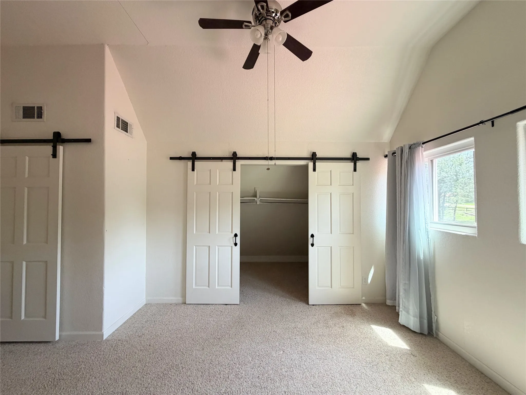 Single Family Residence For Sale in Limestone County , 587 Lcr 779, Groesbeck, Texas 76642, 3 Bedroom, 2 Bathroom, 2 Garage spaces, 1,638 Sqft, built in 2000, mls#21266176, Real Estate Agent in Groesbeck, Homes For Sale in Limestone county, Homes For Sale in Groesbeck, Realtor in Groesbeck Texas, Real Estate Brokerage Independent Realty Texas, Luminita Cordes Realtor