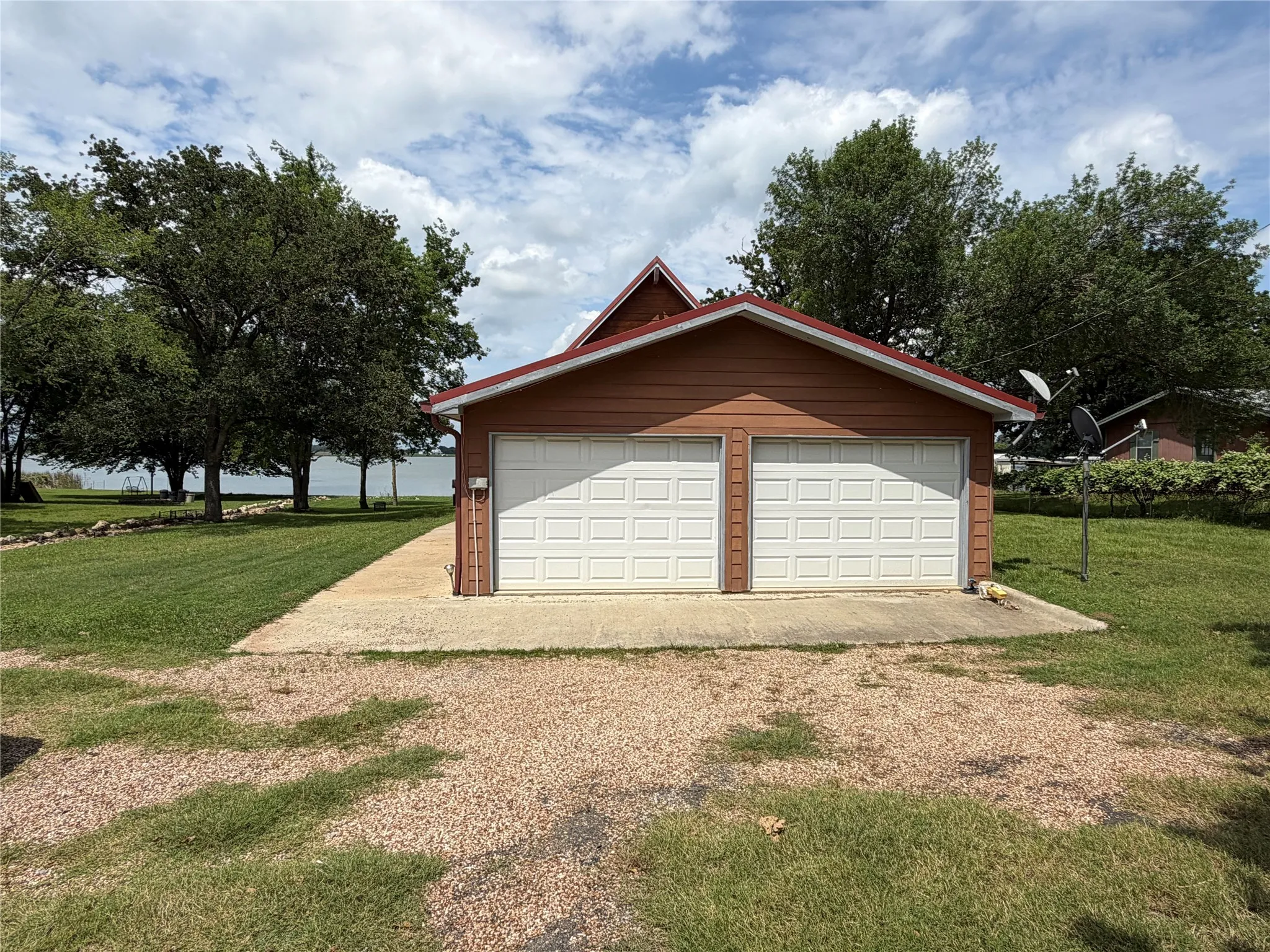 Single Family Residence For Sale in Limestone County , 587 Lcr 779, Groesbeck, Texas 76642, 3 Bedroom, 2 Bathroom, 2 Garage spaces, 1,638 Sqft, built in 2000, mls#21266176, Real Estate Agent in Groesbeck, Homes For Sale in Limestone county, Homes For Sale in Groesbeck, Realtor in Groesbeck Texas, Real Estate Brokerage Independent Realty Texas, Luminita Cordes Realtor