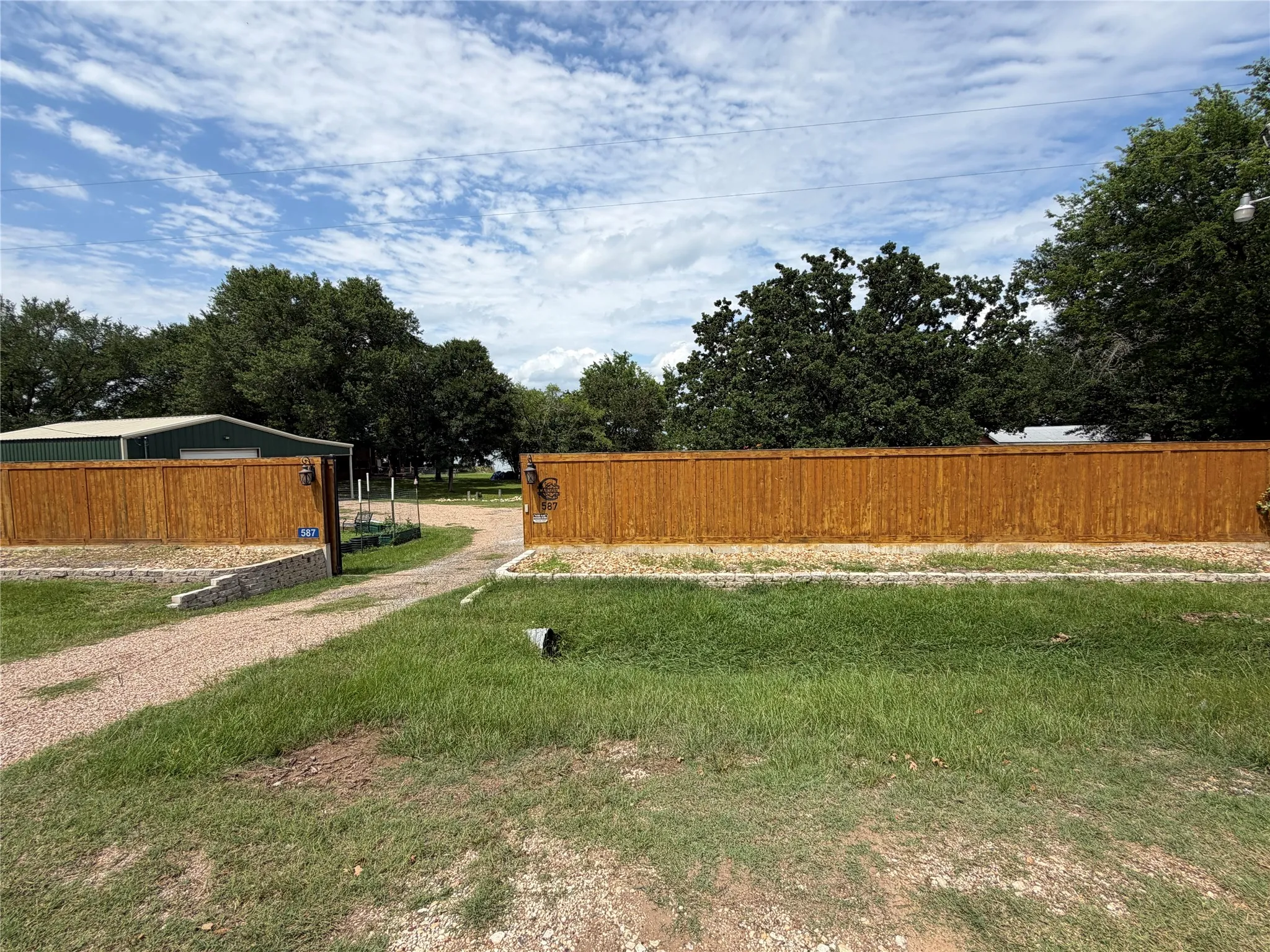 Single Family Residence For Sale in Limestone County , 587 Lcr 779, Groesbeck, Texas 76642, 3 Bedroom, 2 Bathroom, 2 Garage spaces, 1,638 Sqft, built in 2000, mls#21266176, Real Estate Agent in Groesbeck, Homes For Sale in Limestone county, Homes For Sale in Groesbeck, Realtor in Groesbeck Texas, Real Estate Brokerage Independent Realty Texas, Luminita Cordes Realtor