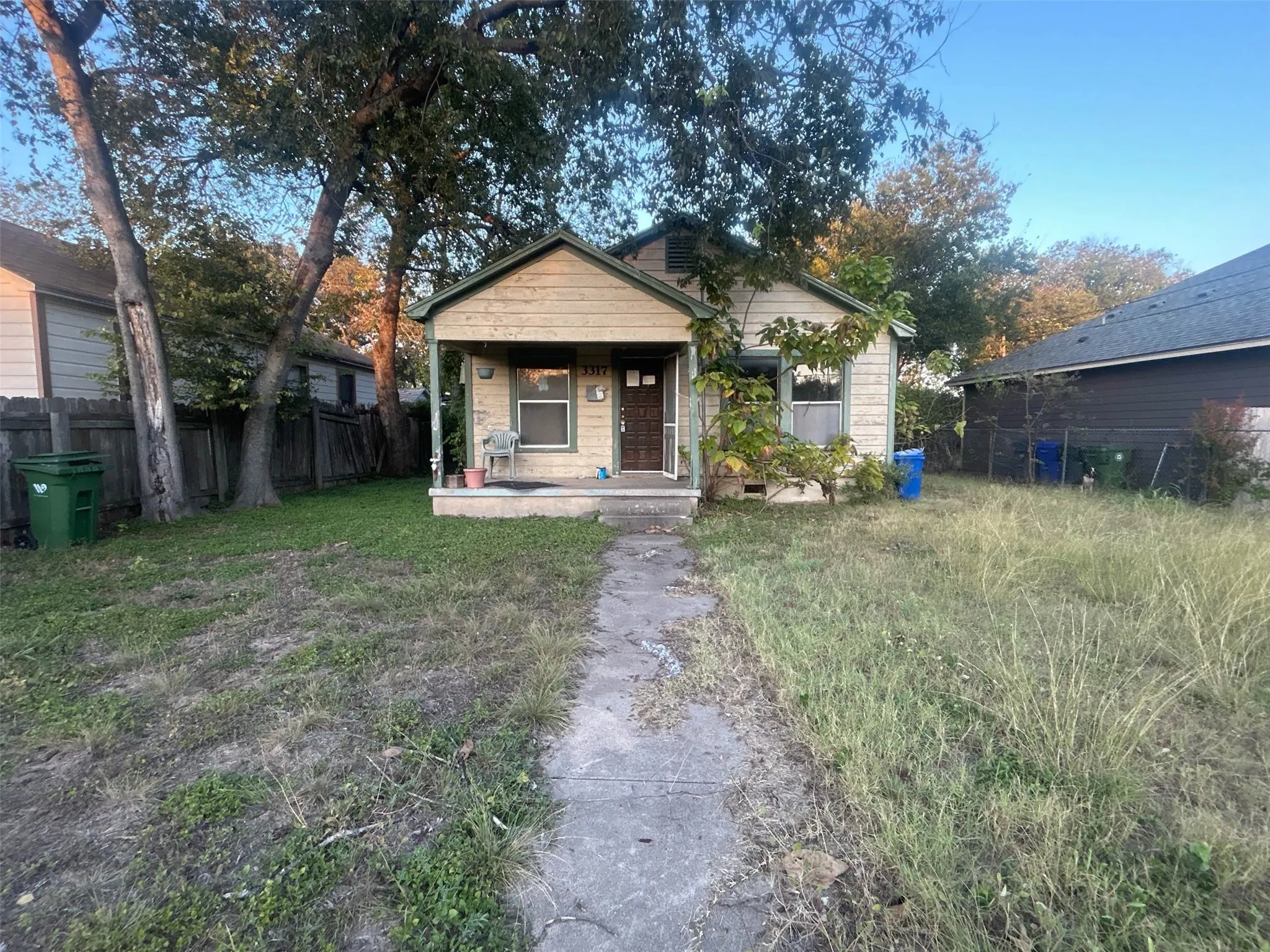 Single Family Residence For Sale in Mc Lennan County , 3317 N 23rd Street, Waco, Texas 76708, 2 Bedroom, 1 Bathroom, Garage spaces, 848 Sqft, built in 1947, mls#21308129, Real Estate Agent in Waco, Homes For Sale in Mc Lennan county, Homes For Sale in Waco, Realtor in Waco Texas, Real Estate Brokerage Independent Realty Texas, Luminita Cordes Realtor