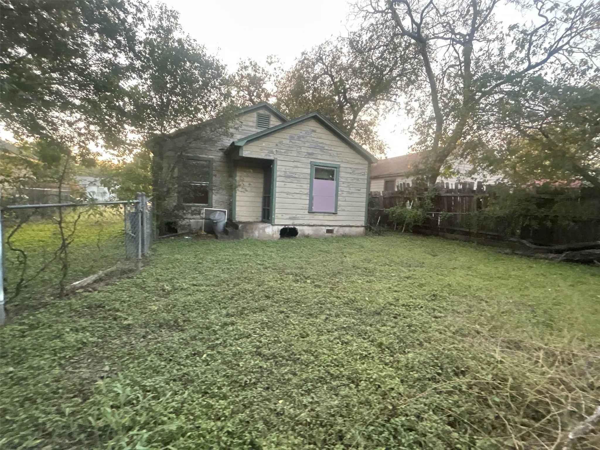 Single Family Residence For Sale in Mc Lennan County , 3317 N 23rd Street, Waco, Texas 76708, 2 Bedroom, 1 Bathroom, Garage spaces, 848 Sqft, built in 1947, mls#21308129, Real Estate Agent in Waco, Homes For Sale in Mc Lennan county, Homes For Sale in Waco, Realtor in Waco Texas, Real Estate Brokerage Independent Realty Texas, Luminita Cordes Realtor