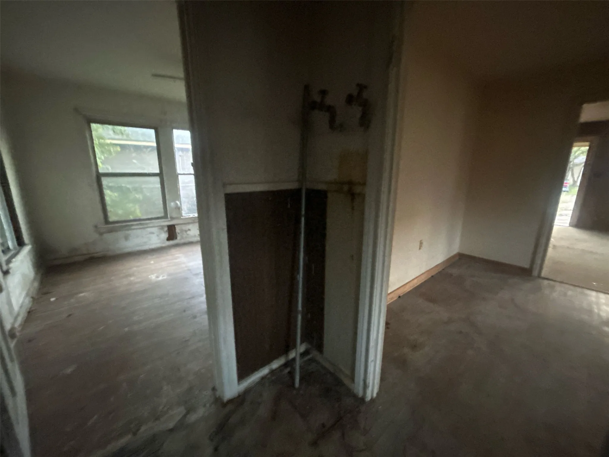 Single Family Residence For Sale in Mc Lennan County , 3317 N 23rd Street, Waco, Texas 76708, 2 Bedroom, 1 Bathroom, Garage spaces, 848 Sqft, built in 1947, mls#21308129, Real Estate Agent in Waco, Homes For Sale in Mc Lennan county, Homes For Sale in Waco, Realtor in Waco Texas, Real Estate Brokerage Independent Realty Texas, Luminita Cordes Realtor