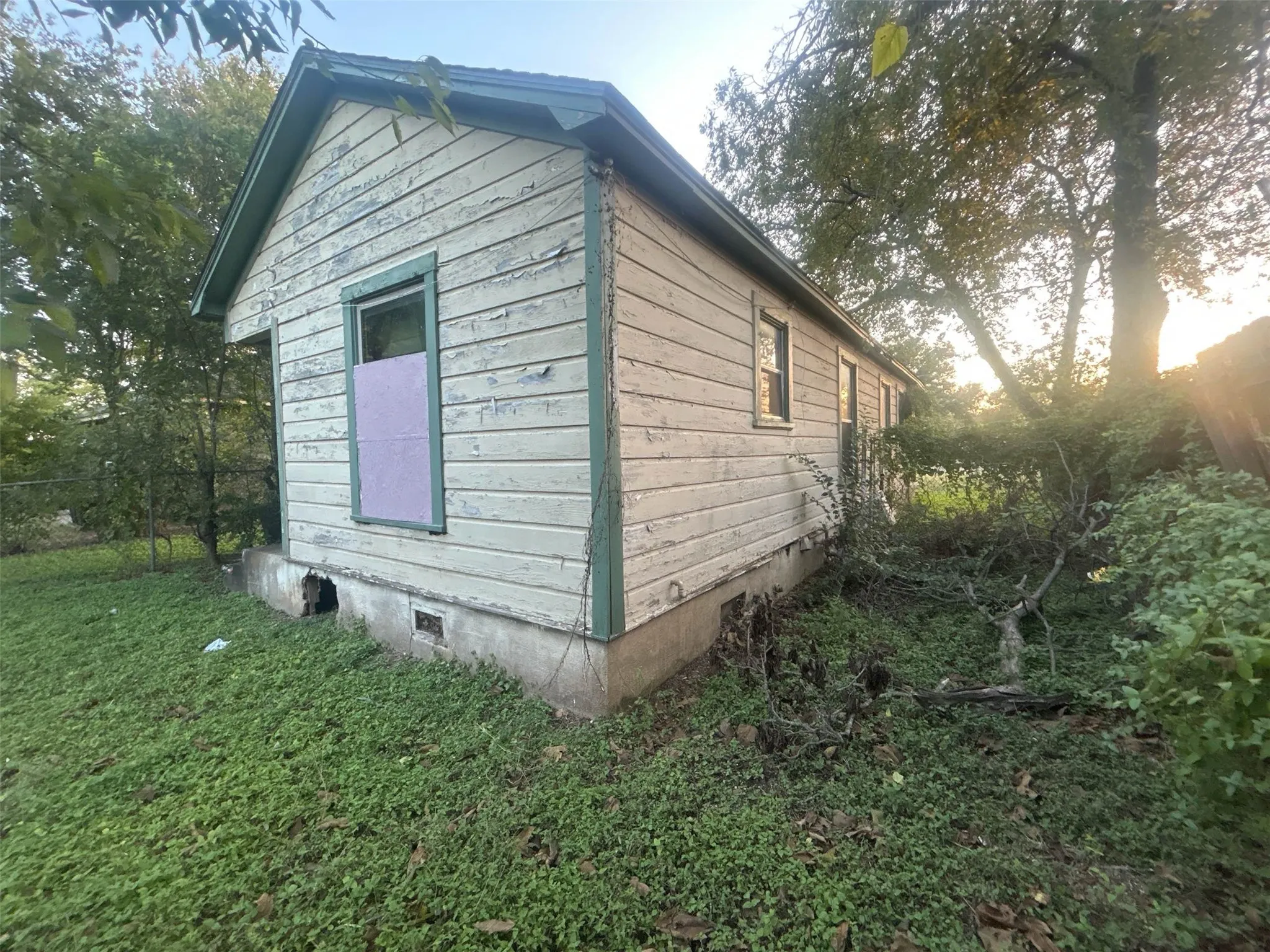 Single Family Residence For Sale in Mc Lennan County , 3317 N 23rd Street, Waco, Texas 76708, 2 Bedroom, 1 Bathroom, Garage spaces, 848 Sqft, built in 1947, mls#21308129, Real Estate Agent in Waco, Homes For Sale in Mc Lennan county, Homes For Sale in Waco, Realtor in Waco Texas, Real Estate Brokerage Independent Realty Texas, Luminita Cordes Realtor