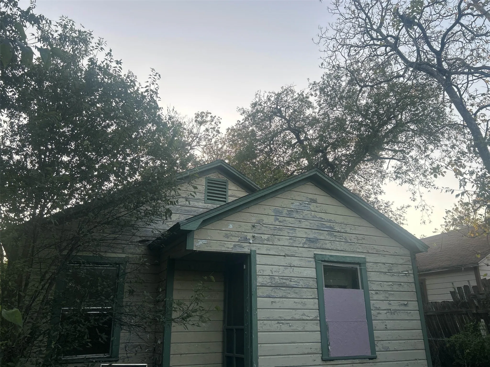 Single Family Residence For Sale in Mc Lennan County , 3317 N 23rd Street, Waco, Texas 76708, 2 Bedroom, 1 Bathroom, Garage spaces, 848 Sqft, built in 1947, mls#21308129, Real Estate Agent in Waco, Homes For Sale in Mc Lennan county, Homes For Sale in Waco, Realtor in Waco Texas, Real Estate Brokerage Independent Realty Texas, Luminita Cordes Realtor