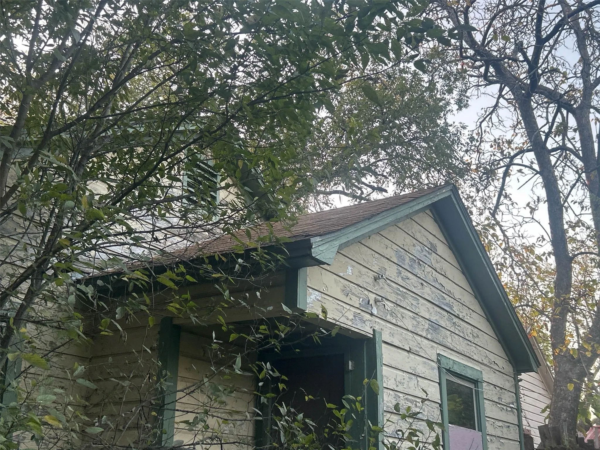 Single Family Residence For Sale in Mc Lennan County , 3317 N 23rd Street, Waco, Texas 76708, 2 Bedroom, 1 Bathroom, Garage spaces, 848 Sqft, built in 1947, mls#21308129, Real Estate Agent in Waco, Homes For Sale in Mc Lennan county, Homes For Sale in Waco, Realtor in Waco Texas, Real Estate Brokerage Independent Realty Texas, Luminita Cordes Realtor