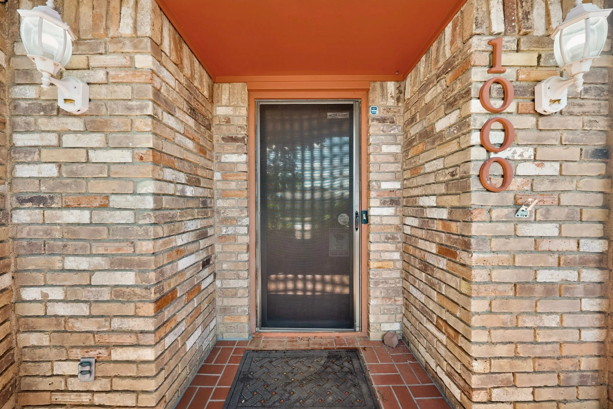 Single Family Residence For Sale in Dallas County , 1000 Townsend Lane, De Soto, Texas 75115, 3 Bedrooms, 3 Bathrooms, 2 Garage spaces, 2,365 Sqft, built in 1978, Price $309,000, mls#21308081, Real Estate Agent in De Soto, Homes For Sale in Dallas county, Homes For Sale in De Soto, Realtor in De Soto Texas, Real Estate Brokerage Independent Realty Texas, Luminita Cordes Realtor