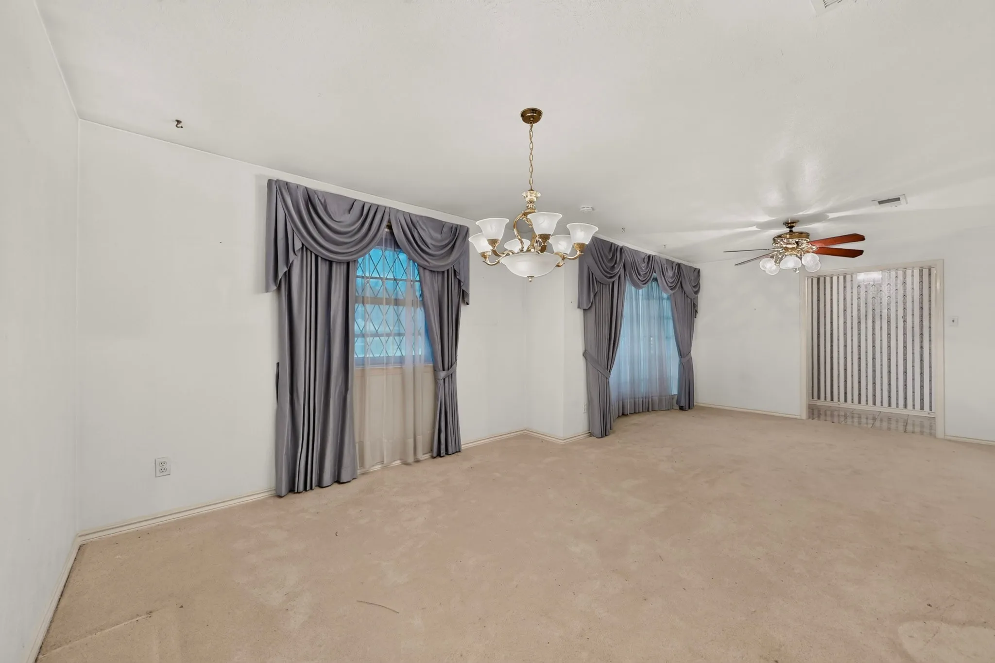 Single Family Residence For Sale in Dallas County , 1000 Townsend Lane, De Soto, Texas 75115, 3 Bedrooms, 3 Bathrooms, 2 Garage spaces, 2,365 Sqft, built in 1978, Price $309,000, mls#21308081, Real Estate Agent in De Soto, Homes For Sale in Dallas county, Homes For Sale in De Soto, Realtor in De Soto Texas, Real Estate Brokerage Independent Realty Texas, Luminita Cordes Realtor