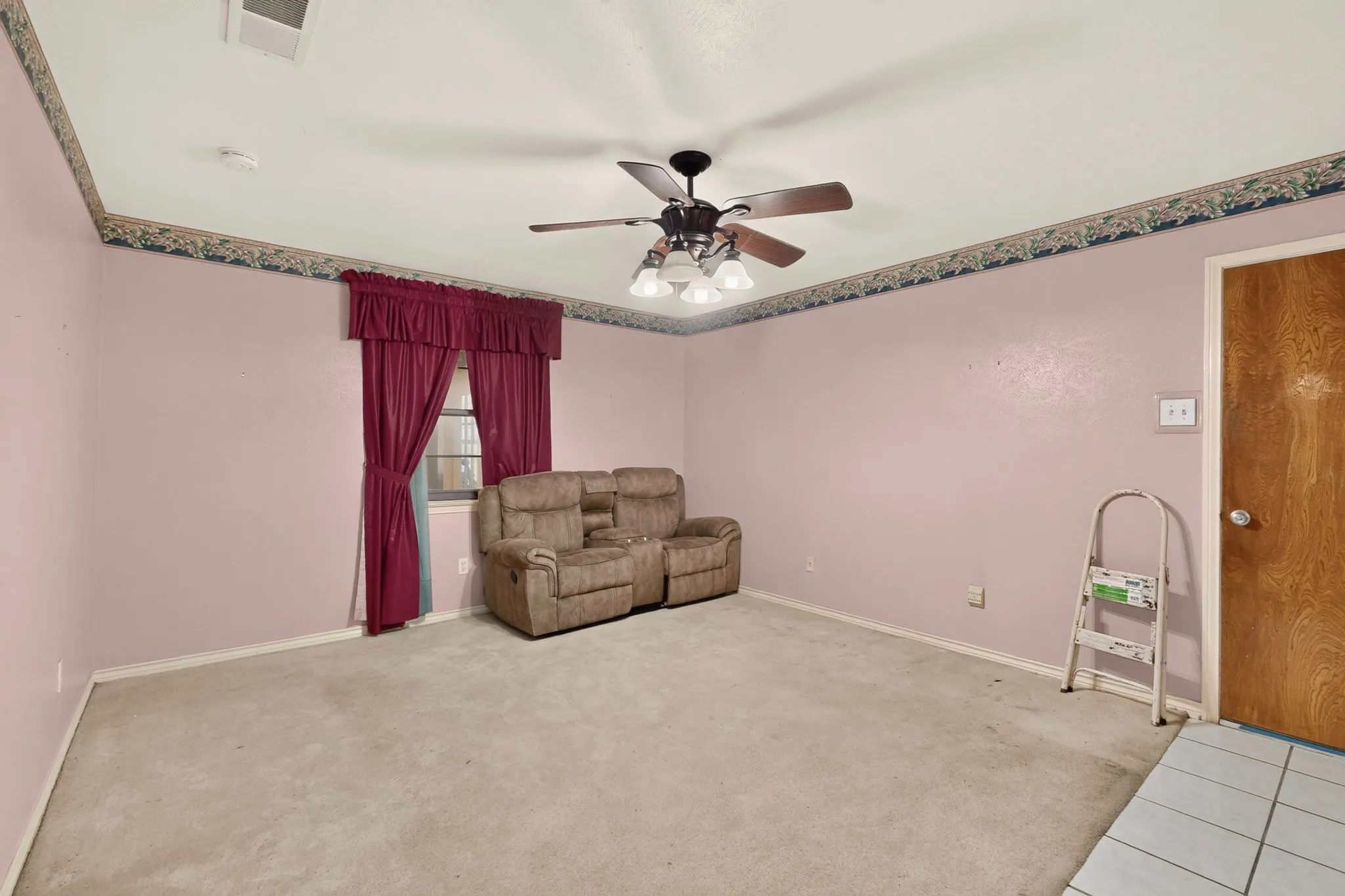 Single Family Residence For Sale in Dallas County , 1000 Townsend Lane, De Soto, Texas 75115, 3 Bedrooms, 3 Bathrooms, 2 Garage spaces, 2,365 Sqft, built in 1978, Price $309,000, mls#21308081, Real Estate Agent in De Soto, Homes For Sale in Dallas county, Homes For Sale in De Soto, Realtor in De Soto Texas, Real Estate Brokerage Independent Realty Texas, Luminita Cordes Realtor
