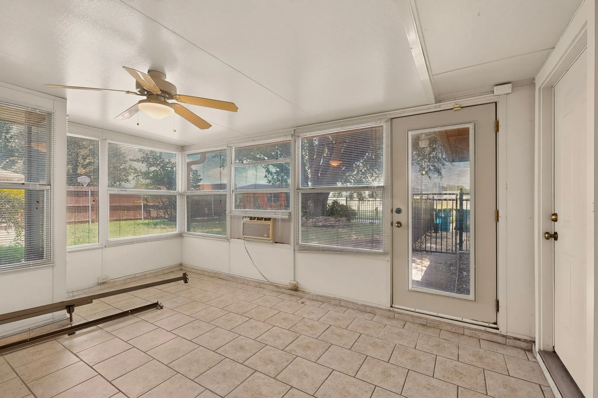 Single Family Residence For Sale in Dallas County , 1000 Townsend Lane, De Soto, Texas 75115, 3 Bedrooms, 3 Bathrooms, 2 Garage spaces, 2,365 Sqft, built in 1978, Price $309,000, mls#21308081, Real Estate Agent in De Soto, Homes For Sale in Dallas county, Homes For Sale in De Soto, Realtor in De Soto Texas, Real Estate Brokerage Independent Realty Texas, Luminita Cordes Realtor