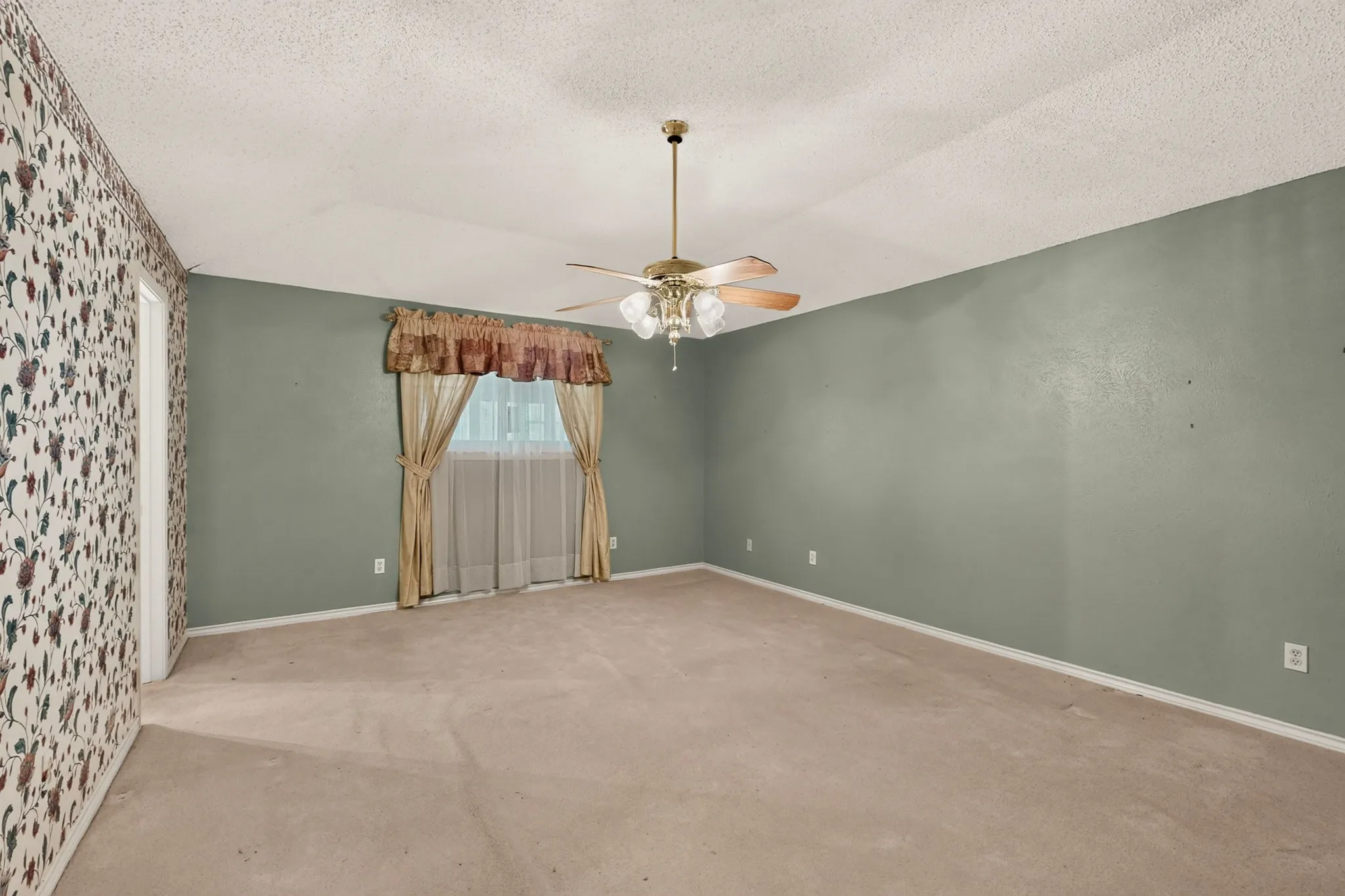 Single Family Residence For Sale in Dallas County , 1000 Townsend Lane, De Soto, Texas 75115, 3 Bedrooms, 3 Bathrooms, 2 Garage spaces, 2,365 Sqft, built in 1978, Price $309,000, mls#21308081, Real Estate Agent in De Soto, Homes For Sale in Dallas county, Homes For Sale in De Soto, Realtor in De Soto Texas, Real Estate Brokerage Independent Realty Texas, Luminita Cordes Realtor