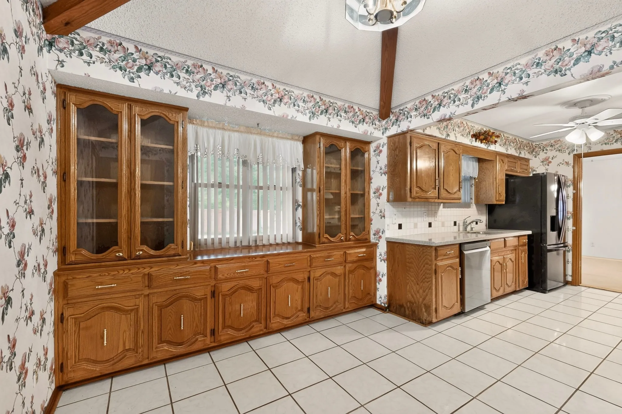 Single Family Residence For Sale in Dallas County , 1000 Townsend Lane, De Soto, Texas 75115, 3 Bedrooms, 3 Bathrooms, 2 Garage spaces, 2,365 Sqft, built in 1978, Price $309,000, mls#21308081, Real Estate Agent in De Soto, Homes For Sale in Dallas county, Homes For Sale in De Soto, Realtor in De Soto Texas, Real Estate Brokerage Independent Realty Texas, Luminita Cordes Realtor
