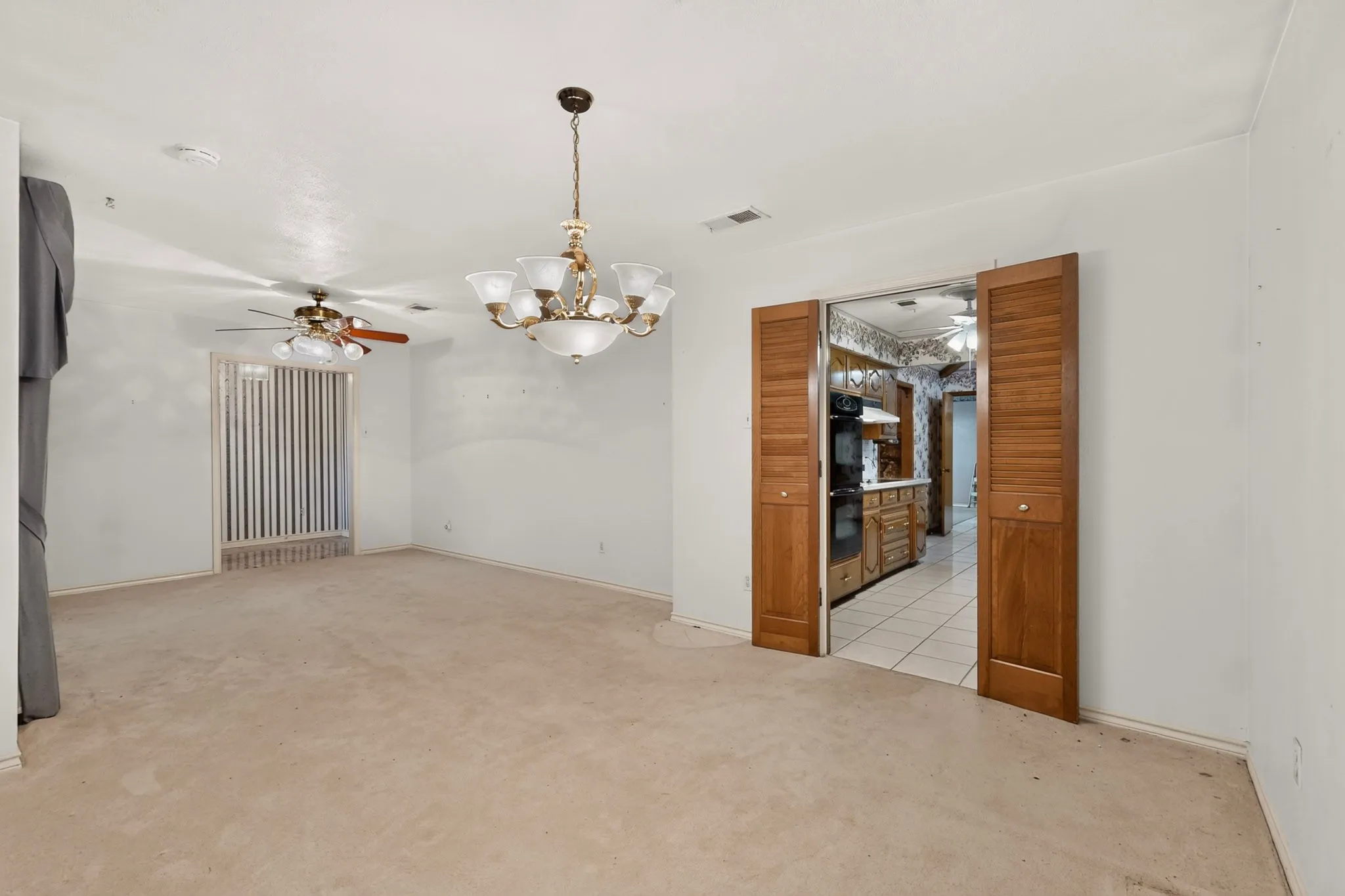 Single Family Residence For Sale in Dallas County , 1000 Townsend Lane, De Soto, Texas 75115, 3 Bedrooms, 3 Bathrooms, 2 Garage spaces, 2,365 Sqft, built in 1978, Price $309,000, mls#21308081, Real Estate Agent in De Soto, Homes For Sale in Dallas county, Homes For Sale in De Soto, Realtor in De Soto Texas, Real Estate Brokerage Independent Realty Texas, Luminita Cordes Realtor