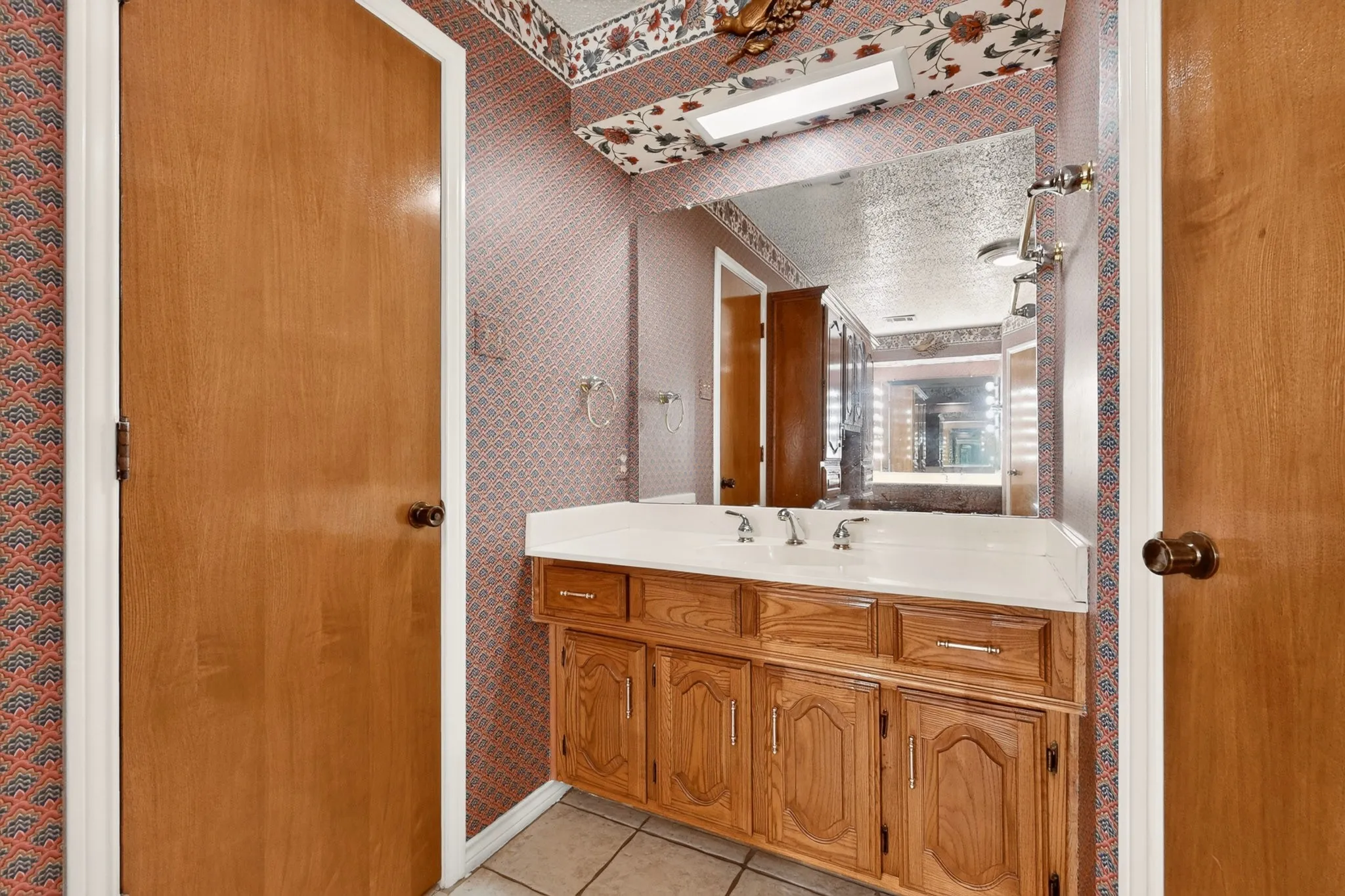 Single Family Residence For Sale in Dallas County , 1000 Townsend Lane, De Soto, Texas 75115, 3 Bedrooms, 3 Bathrooms, 2 Garage spaces, 2,365 Sqft, built in 1978, Price $309,000, mls#21308081, Real Estate Agent in De Soto, Homes For Sale in Dallas county, Homes For Sale in De Soto, Realtor in De Soto Texas, Real Estate Brokerage Independent Realty Texas, Luminita Cordes Realtor
