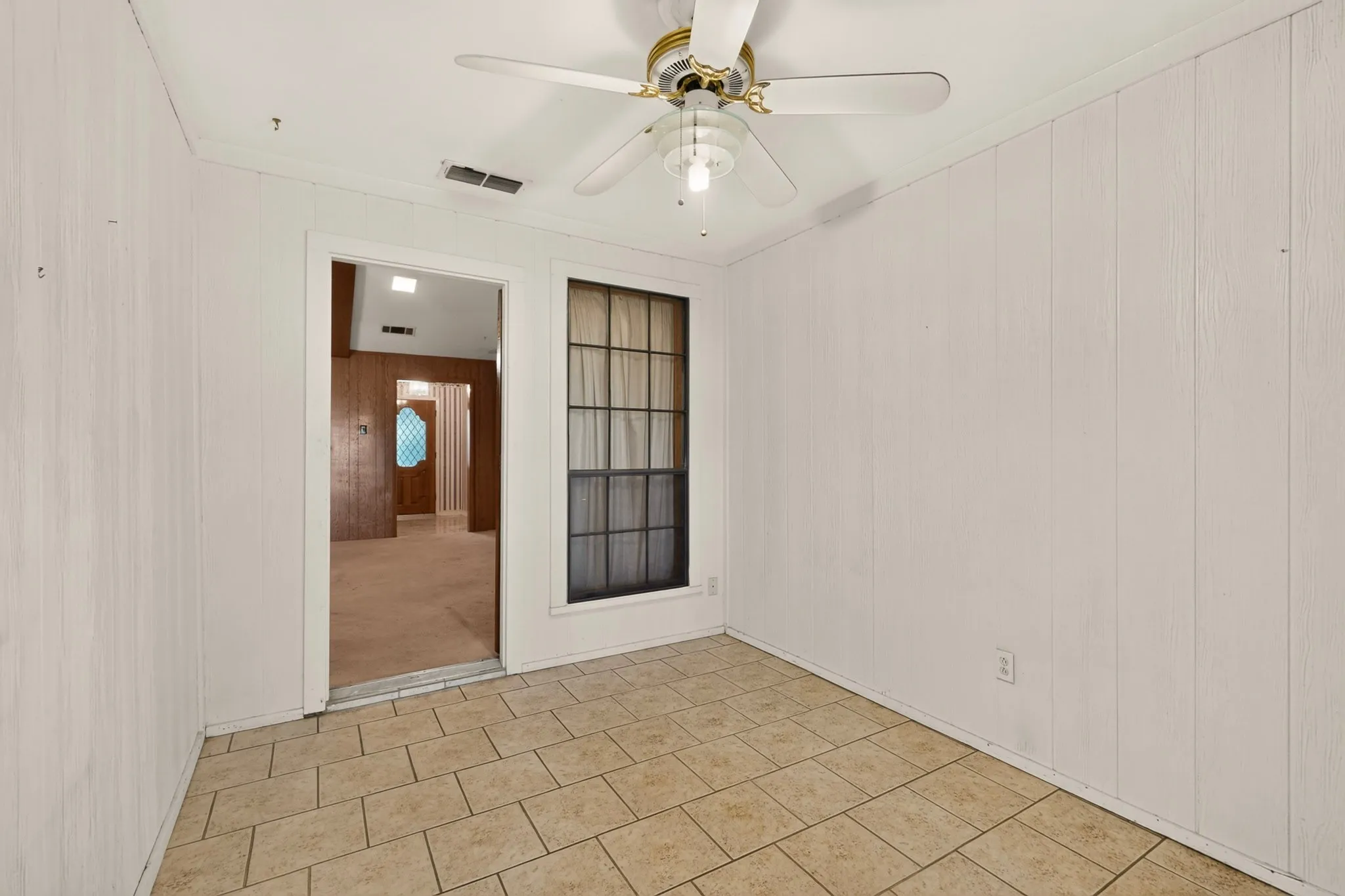 Single Family Residence For Sale in Dallas County , 1000 Townsend Lane, De Soto, Texas 75115, 3 Bedrooms, 3 Bathrooms, 2 Garage spaces, 2,365 Sqft, built in 1978, Price $309,000, mls#21308081, Real Estate Agent in De Soto, Homes For Sale in Dallas county, Homes For Sale in De Soto, Realtor in De Soto Texas, Real Estate Brokerage Independent Realty Texas, Luminita Cordes Realtor