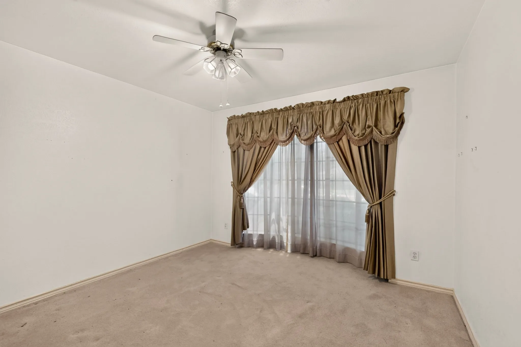 Single Family Residence For Sale in Dallas County , 1000 Townsend Lane, De Soto, Texas 75115, 3 Bedrooms, 3 Bathrooms, 2 Garage spaces, 2,365 Sqft, built in 1978, Price $309,000, mls#21308081, Real Estate Agent in De Soto, Homes For Sale in Dallas county, Homes For Sale in De Soto, Realtor in De Soto Texas, Real Estate Brokerage Independent Realty Texas, Luminita Cordes Realtor