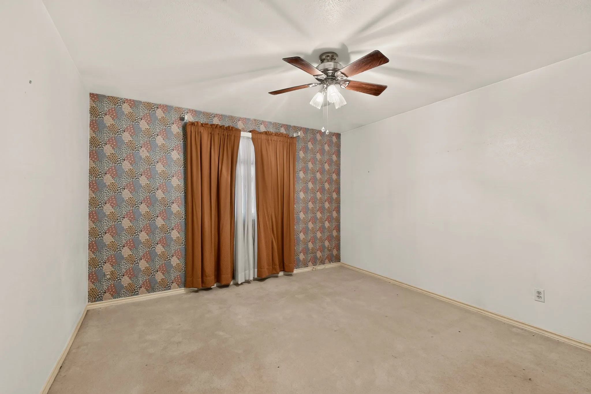 Single Family Residence For Sale in Dallas County , 1000 Townsend Lane, De Soto, Texas 75115, 3 Bedrooms, 3 Bathrooms, 2 Garage spaces, 2,365 Sqft, built in 1978, Price $309,000, mls#21308081, Real Estate Agent in De Soto, Homes For Sale in Dallas county, Homes For Sale in De Soto, Realtor in De Soto Texas, Real Estate Brokerage Independent Realty Texas, Luminita Cordes Realtor