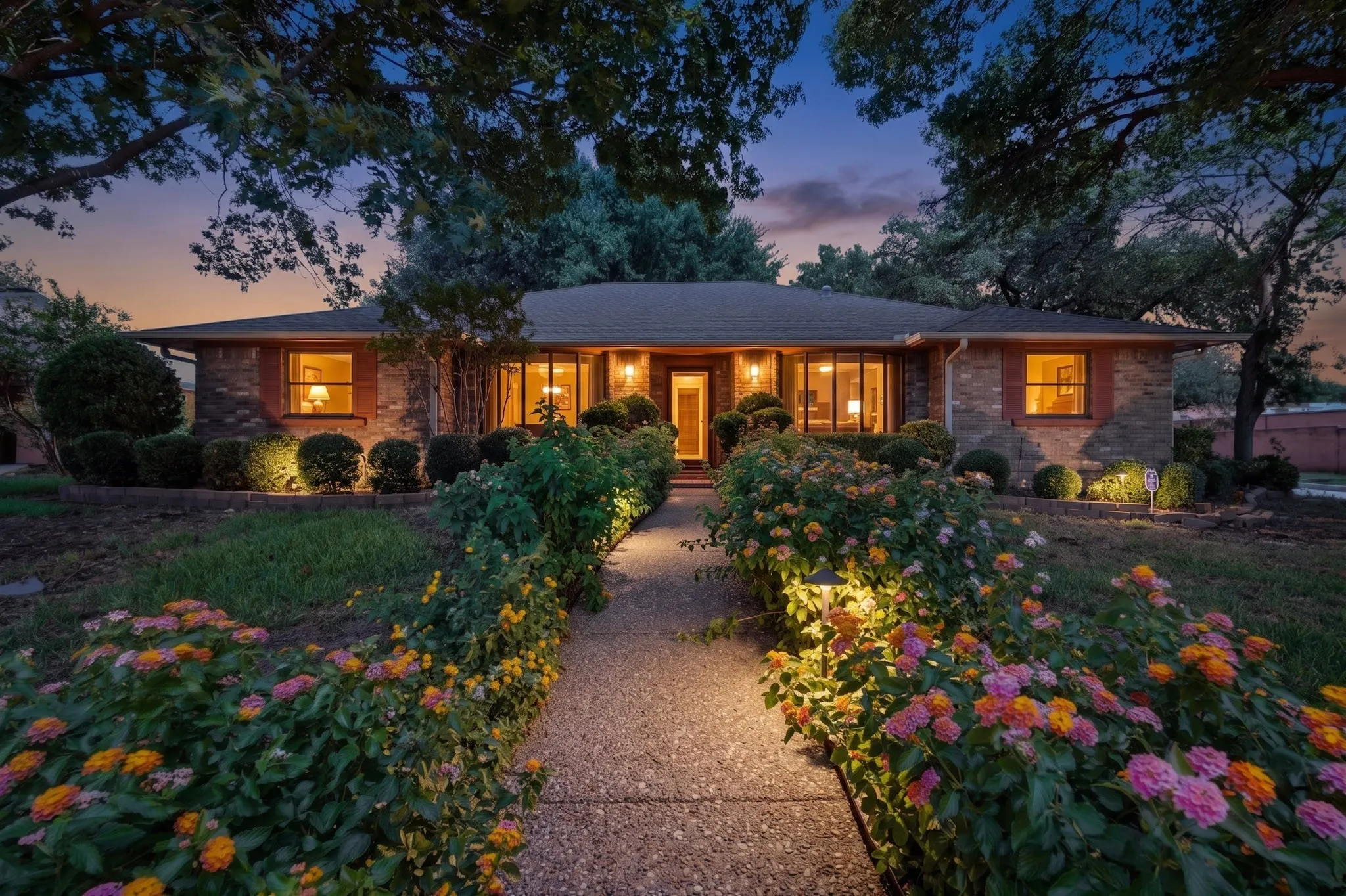 Single Family Residence For Sale in Dallas County , 1000 Townsend Lane, De Soto, Texas 75115, 3 Bedrooms, 3 Bathrooms, 2 Garage spaces, 2,365 Sqft, built in 1978, Price $309,000, mls#21308081, Real Estate Agent in De Soto, Homes For Sale in Dallas county, Homes For Sale in De Soto, Realtor in De Soto Texas, Real Estate Brokerage Independent Realty Texas, Luminita Cordes Realtor