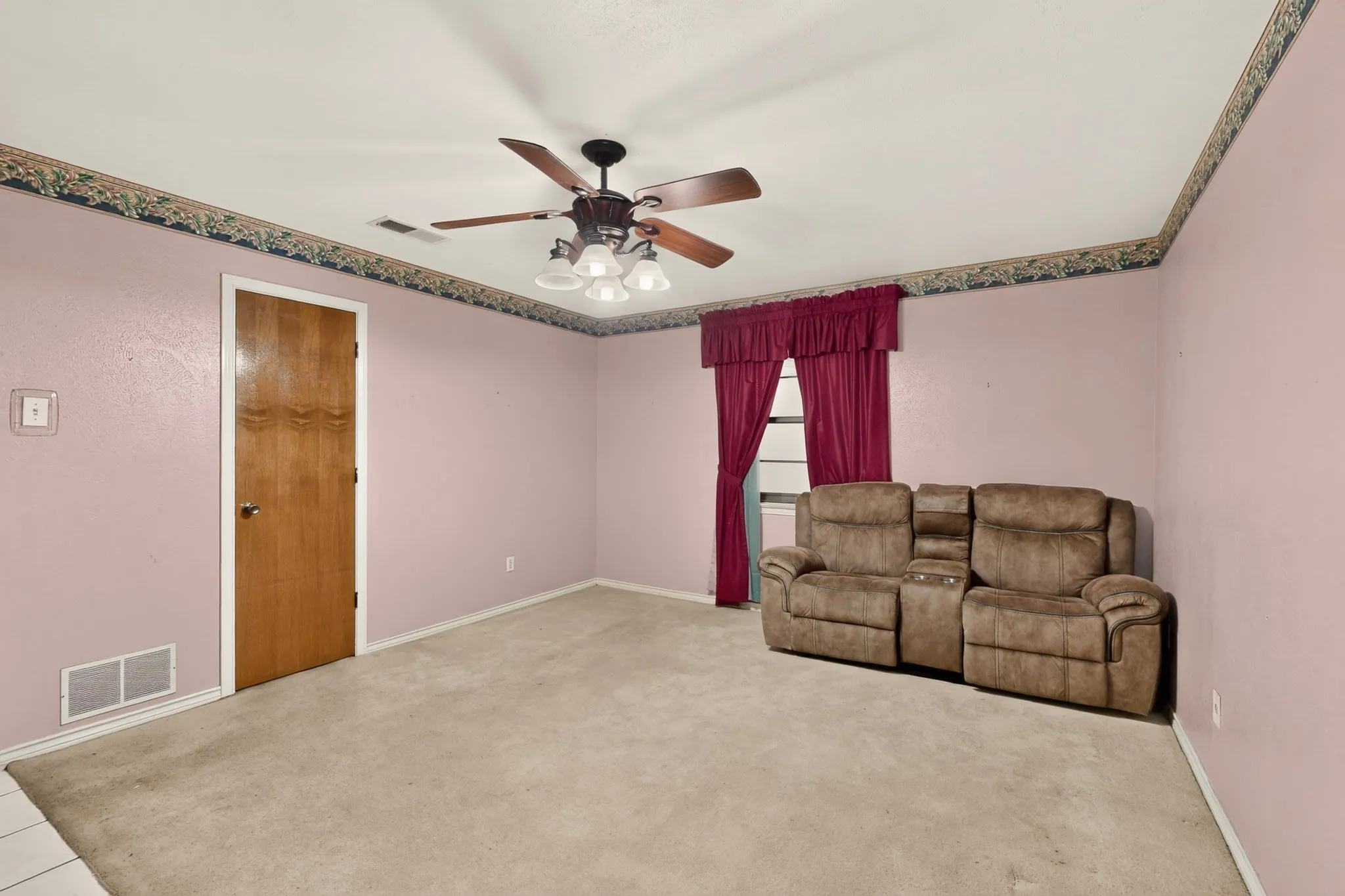 Single Family Residence For Sale in Dallas County , 1000 Townsend Lane, De Soto, Texas 75115, 3 Bedrooms, 3 Bathrooms, 2 Garage spaces, 2,365 Sqft, built in 1978, Price $309,000, mls#21308081, Real Estate Agent in De Soto, Homes For Sale in Dallas county, Homes For Sale in De Soto, Realtor in De Soto Texas, Real Estate Brokerage Independent Realty Texas, Luminita Cordes Realtor