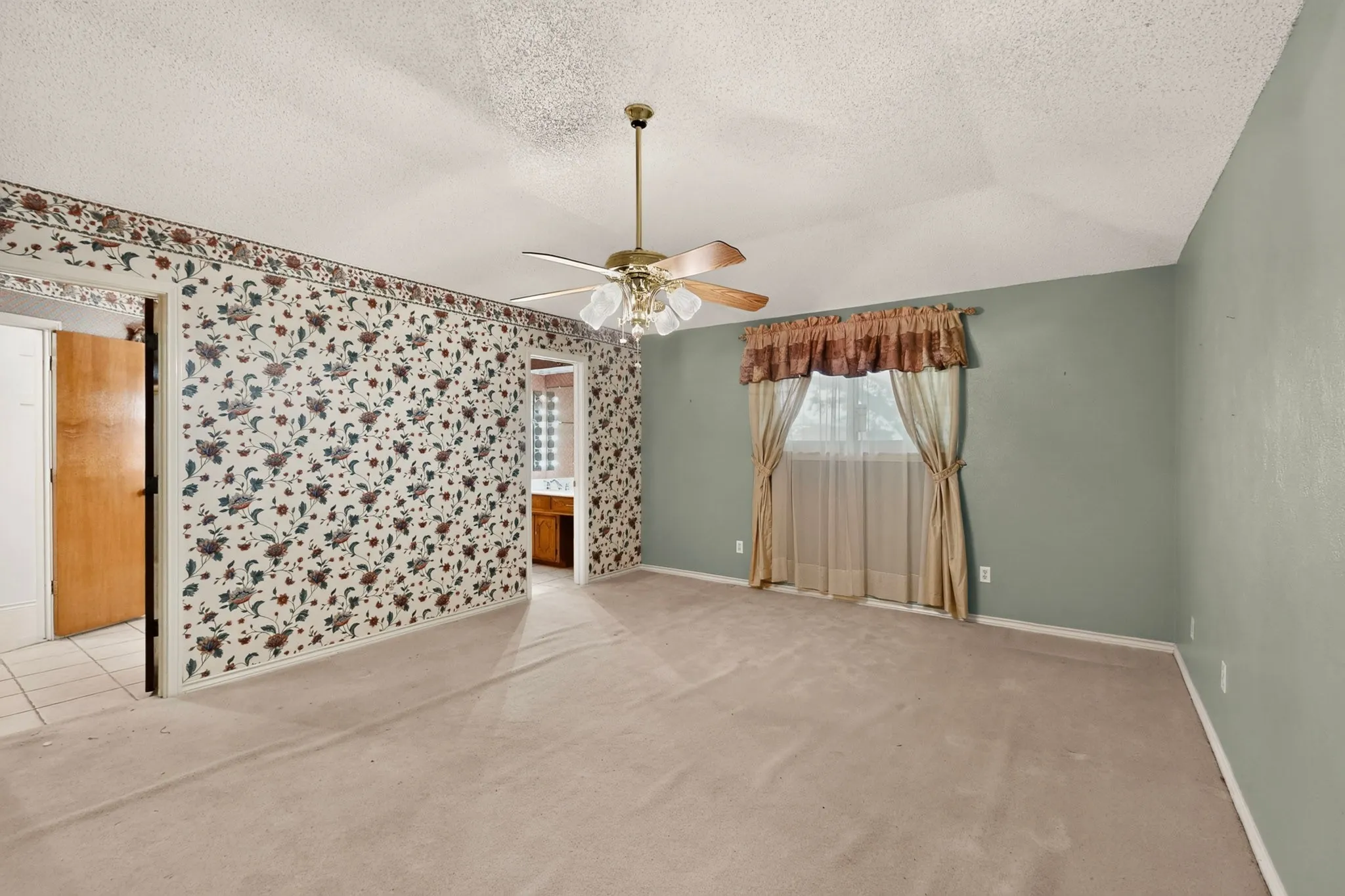 Single Family Residence For Sale in Dallas County , 1000 Townsend Lane, De Soto, Texas 75115, 3 Bedrooms, 3 Bathrooms, 2 Garage spaces, 2,365 Sqft, built in 1978, Price $309,000, mls#21308081, Real Estate Agent in De Soto, Homes For Sale in Dallas county, Homes For Sale in De Soto, Realtor in De Soto Texas, Real Estate Brokerage Independent Realty Texas, Luminita Cordes Realtor