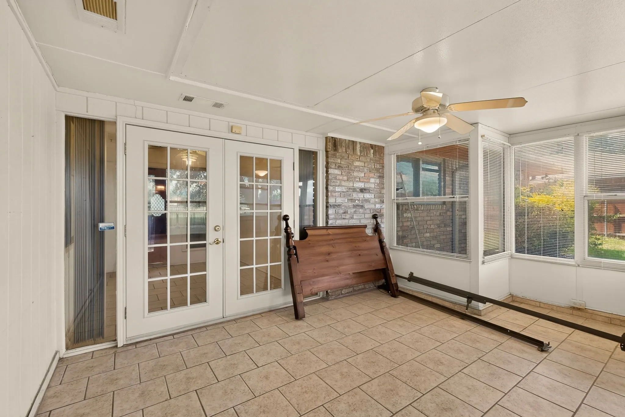 Single Family Residence For Sale in Dallas County , 1000 Townsend Lane, De Soto, Texas 75115, 3 Bedrooms, 3 Bathrooms, 2 Garage spaces, 2,365 Sqft, built in 1978, Price $309,000, mls#21308081, Real Estate Agent in De Soto, Homes For Sale in Dallas county, Homes For Sale in De Soto, Realtor in De Soto Texas, Real Estate Brokerage Independent Realty Texas, Luminita Cordes Realtor