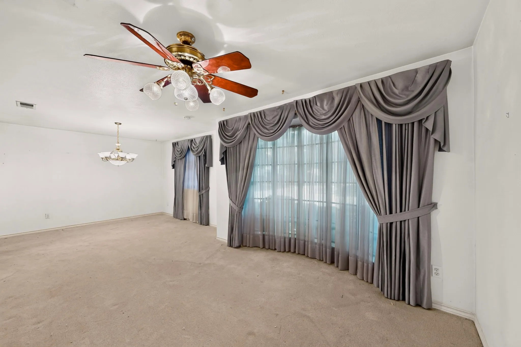 Single Family Residence For Sale in Dallas County , 1000 Townsend Lane, De Soto, Texas 75115, 3 Bedrooms, 3 Bathrooms, 2 Garage spaces, 2,365 Sqft, built in 1978, Price $309,000, mls#21308081, Real Estate Agent in De Soto, Homes For Sale in Dallas county, Homes For Sale in De Soto, Realtor in De Soto Texas, Real Estate Brokerage Independent Realty Texas, Luminita Cordes Realtor