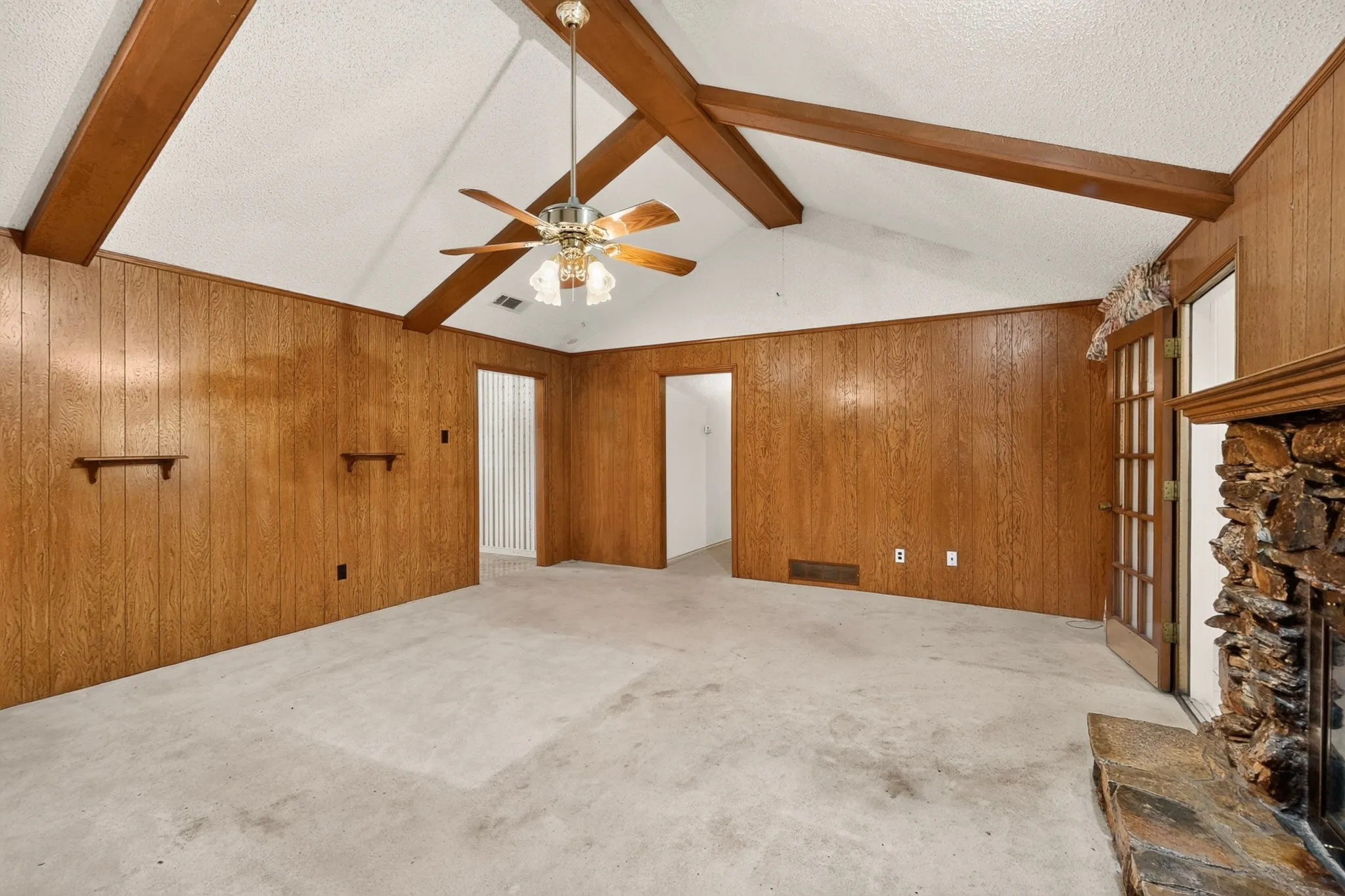 Single Family Residence For Sale in Dallas County , 1000 Townsend Lane, De Soto, Texas 75115, 3 Bedrooms, 3 Bathrooms, 2 Garage spaces, 2,365 Sqft, built in 1978, Price $309,000, mls#21308081, Real Estate Agent in De Soto, Homes For Sale in Dallas county, Homes For Sale in De Soto, Realtor in De Soto Texas, Real Estate Brokerage Independent Realty Texas, Luminita Cordes Realtor