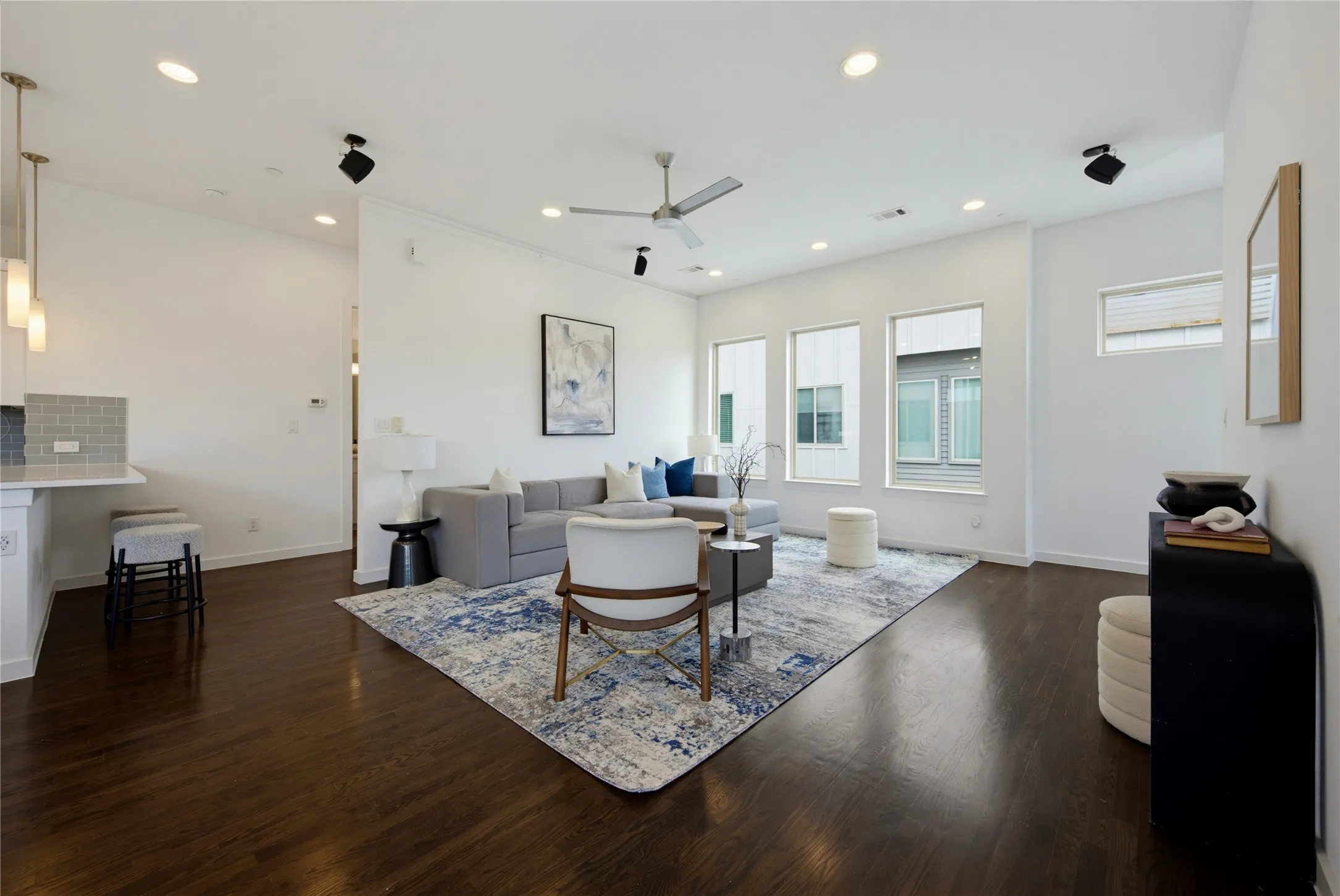 Condominium For Sale in Dallas County , 1915 Summit Avenue 1, Dallas, Texas 75206, 3 Bedroom, 3 Bathroom, 2 Garage spaces, 1,936 Sqft, built in 2015, mls#21290310, Real Estate Agent in Dallas, Homes For Sale in Dallas county, Homes For Sale in Dallas, Realtor in Dallas Texas, Real Estate Brokerage Independent Realty Texas, Luminita Cordes Realtor