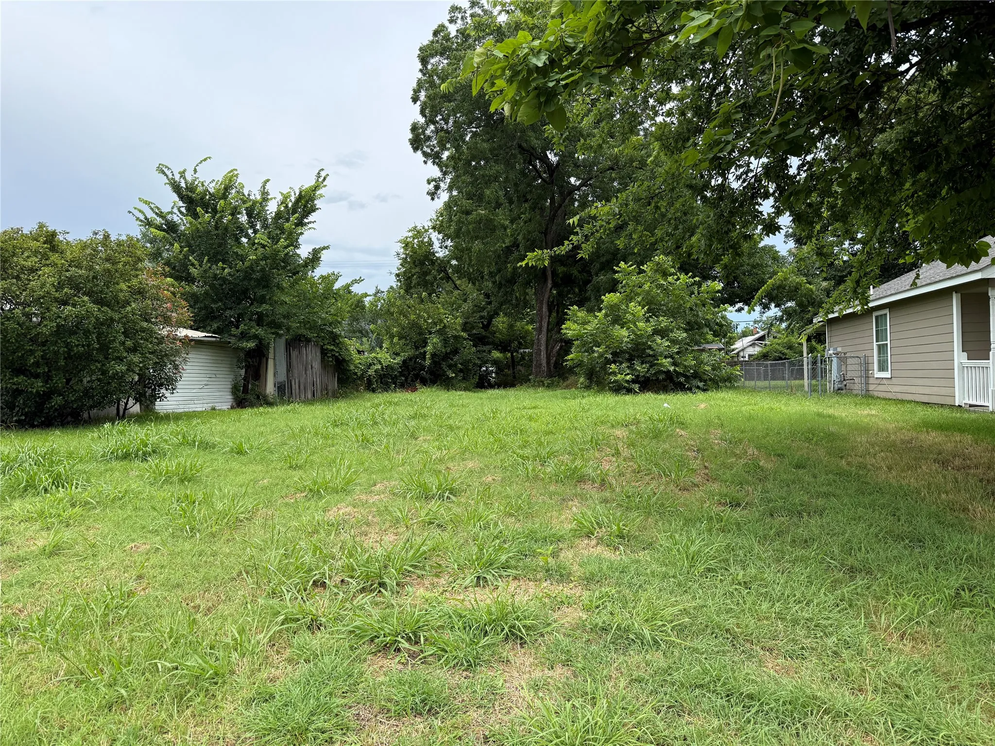 Unimproved Land For Sale in Grayson County , 715 W Bond Street, Denison, Texas 75020, 0, 0, Garage spaces, 0 Sqft, built in 0, Price $49,000, mls#21308143, Real Estate Agent in Denison, Homes For Sale in Grayson county, Homes For Sale in Denison, Realtor in Denison Texas, Real Estate Brokerage Independent Realty Texas, Luminita Cordes Realtor