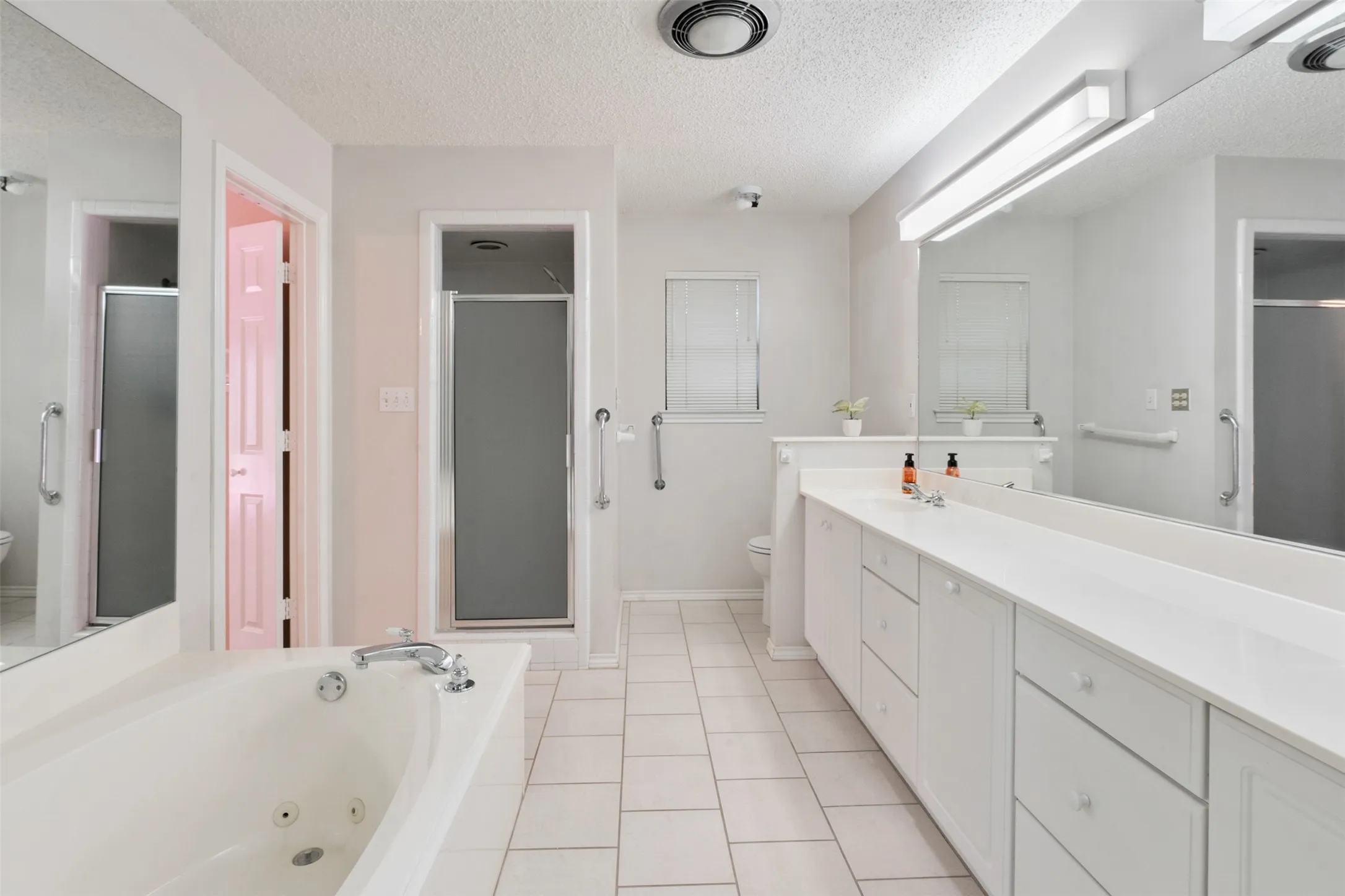 Single Family Residence For Sale in Henderson County , 49 Sunset Boulevard, Star Harbor, Texas 75148, 3 Bedroom, 3 Bathroom, 2 Garage spaces, 2,166 Sqft, built in 1993, mls#21307995, Real Estate Agent in Star Harbor, Homes For Sale in Henderson county, Homes For Sale in Star Harbor, Realtor in Star Harbor Texas, Real Estate Brokerage Independent Realty Texas, Luminita Cordes Realtor