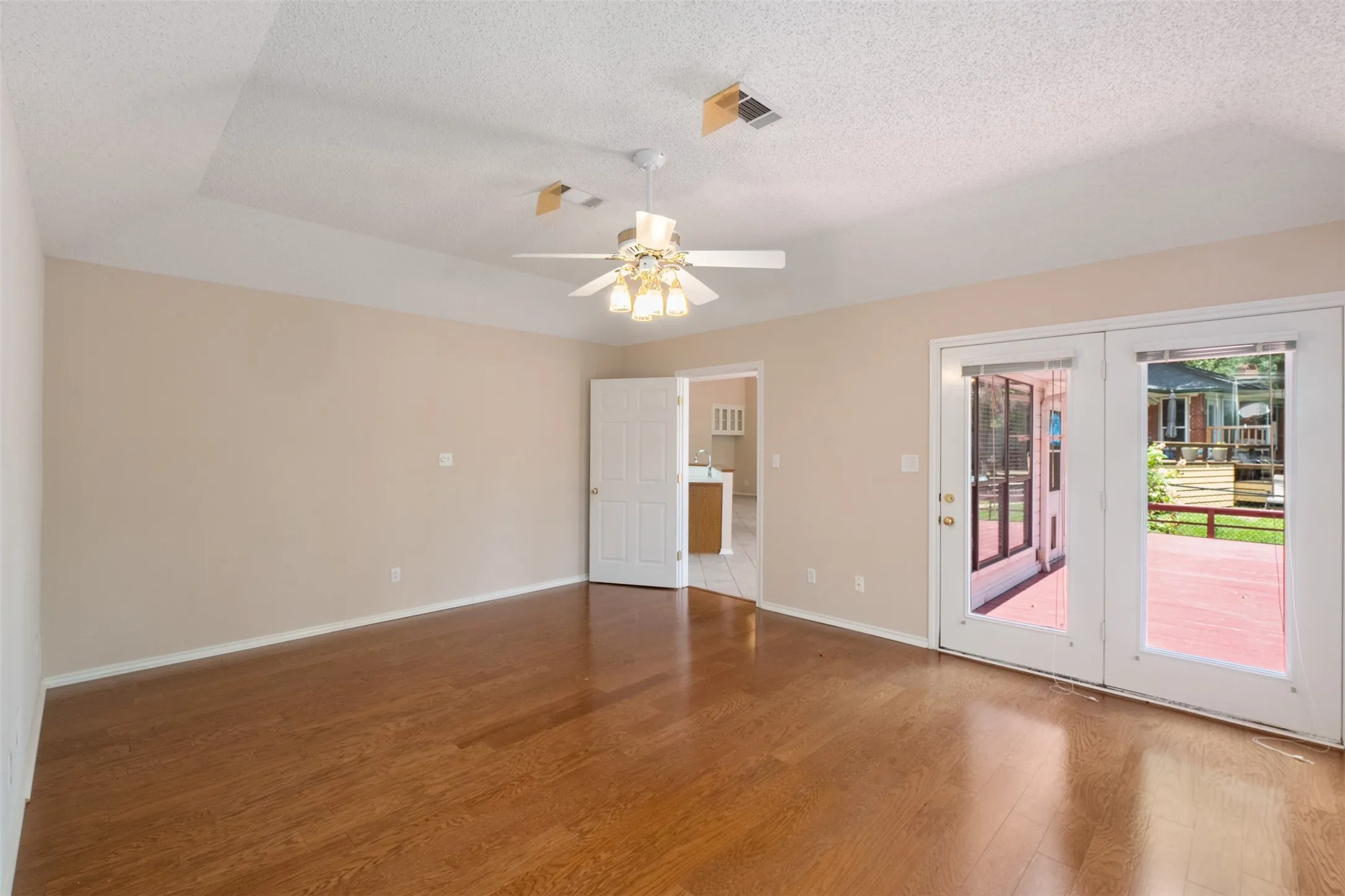 Single Family Residence For Sale in Henderson County , 49 Sunset Boulevard, Star Harbor, Texas 75148, 3 Bedroom, 3 Bathroom, 2 Garage spaces, 2,166 Sqft, built in 1993, mls#21307995, Real Estate Agent in Star Harbor, Homes For Sale in Henderson county, Homes For Sale in Star Harbor, Realtor in Star Harbor Texas, Real Estate Brokerage Independent Realty Texas, Luminita Cordes Realtor