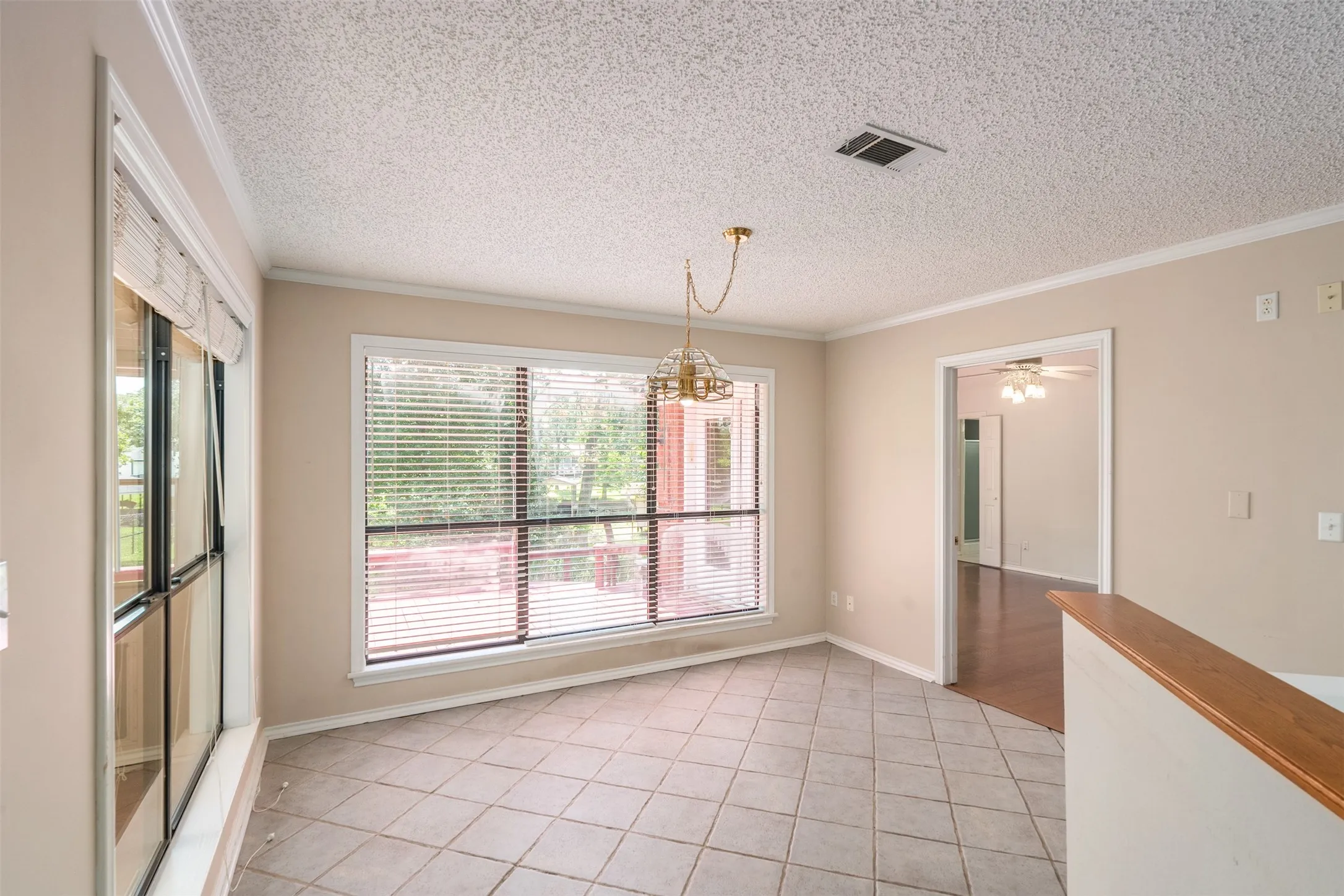 Single Family Residence For Sale in Henderson County , 49 Sunset Boulevard, Star Harbor, Texas 75148, 3 Bedroom, 3 Bathroom, 2 Garage spaces, 2,166 Sqft, built in 1993, mls#21307995, Real Estate Agent in Star Harbor, Homes For Sale in Henderson county, Homes For Sale in Star Harbor, Realtor in Star Harbor Texas, Real Estate Brokerage Independent Realty Texas, Luminita Cordes Realtor