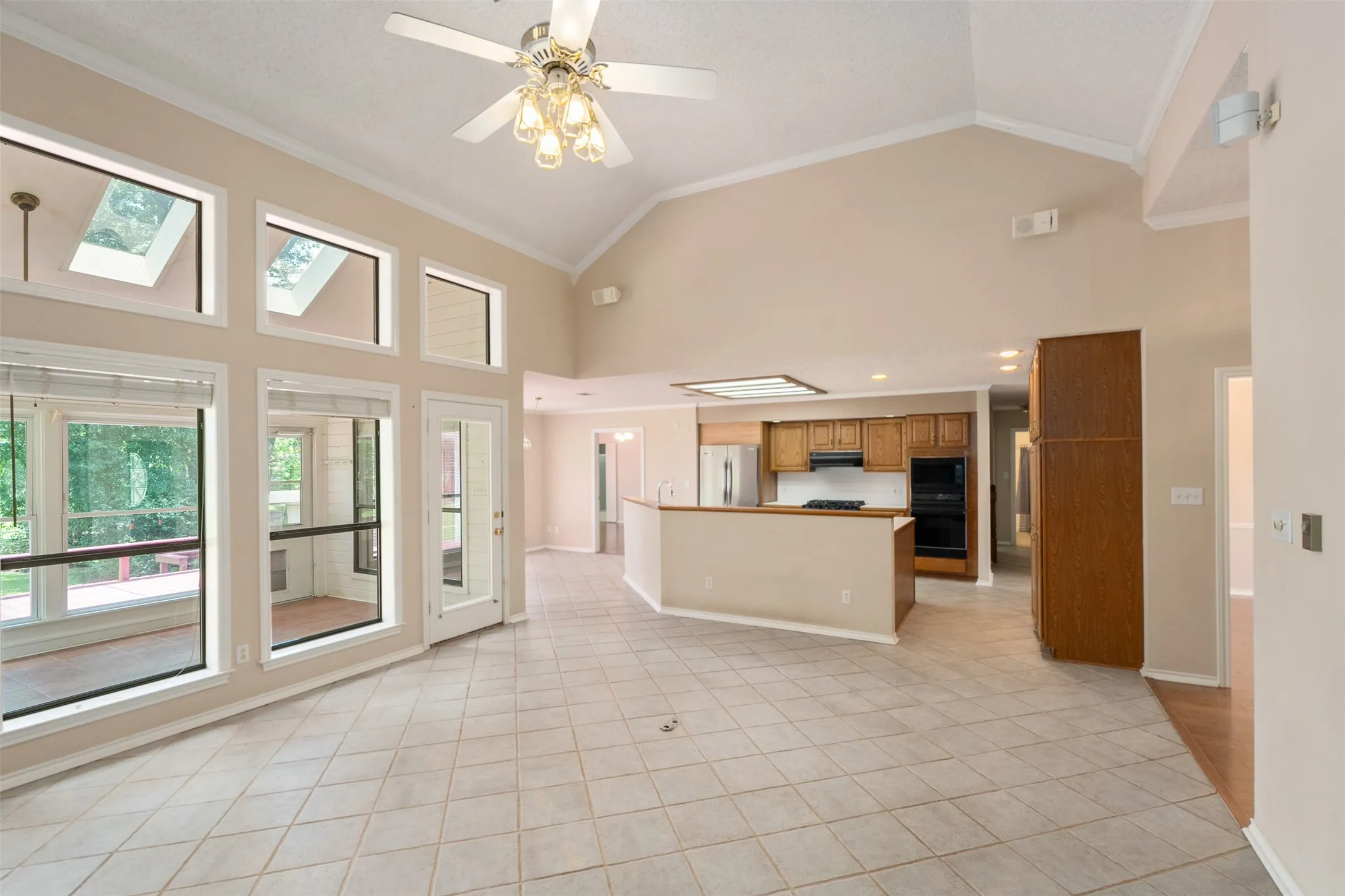 Single Family Residence For Sale in Henderson County , 49 Sunset Boulevard, Star Harbor, Texas 75148, 3 Bedroom, 3 Bathroom, 2 Garage spaces, 2,166 Sqft, built in 1993, mls#21307995, Real Estate Agent in Star Harbor, Homes For Sale in Henderson county, Homes For Sale in Star Harbor, Realtor in Star Harbor Texas, Real Estate Brokerage Independent Realty Texas, Luminita Cordes Realtor