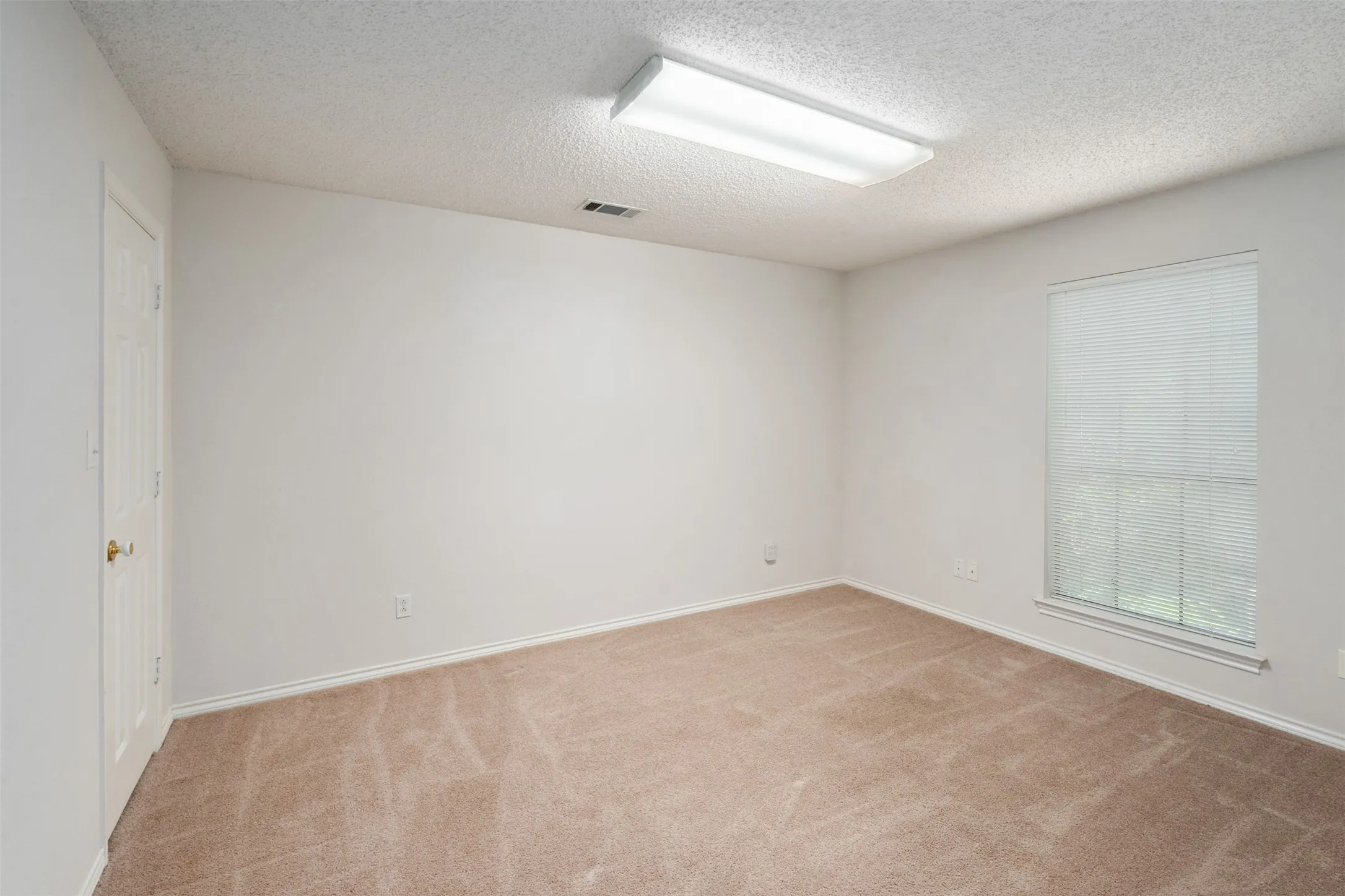 Single Family Residence For Sale in Henderson County , 49 Sunset Boulevard, Star Harbor, Texas 75148, 3 Bedroom, 3 Bathroom, 2 Garage spaces, 2,166 Sqft, built in 1993, mls#21307995, Real Estate Agent in Star Harbor, Homes For Sale in Henderson county, Homes For Sale in Star Harbor, Realtor in Star Harbor Texas, Real Estate Brokerage Independent Realty Texas, Luminita Cordes Realtor