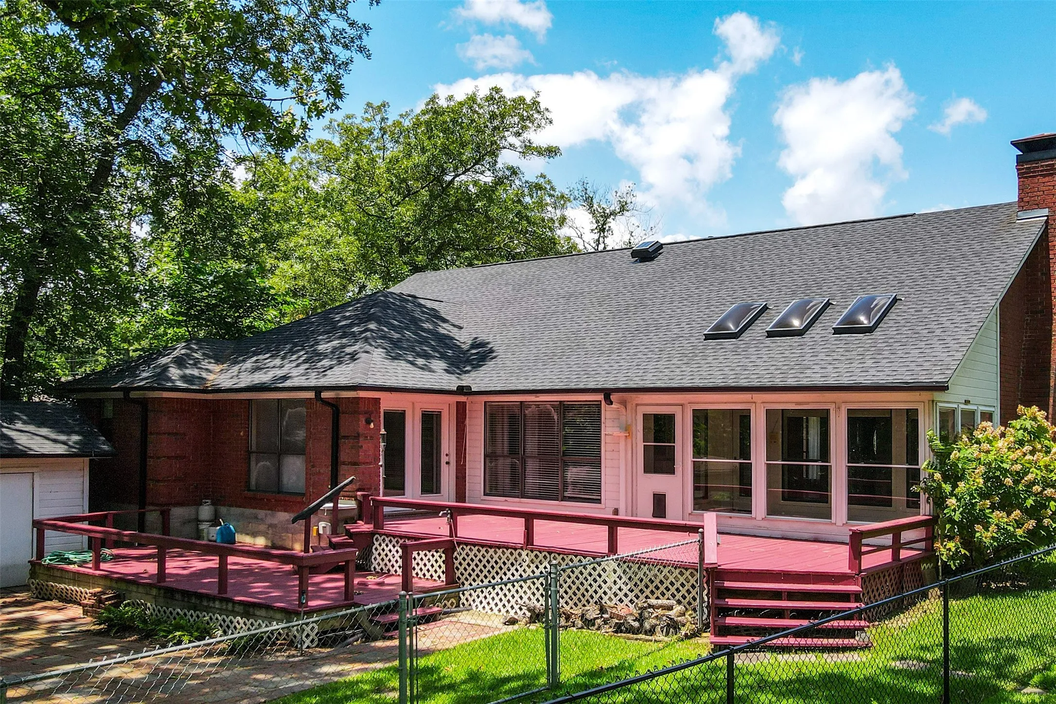Single Family Residence For Sale in Henderson County , 49 Sunset Boulevard, Star Harbor, Texas 75148, 3 Bedroom, 3 Bathroom, 2 Garage spaces, 2,166 Sqft, built in 1993, mls#21307995, Real Estate Agent in Star Harbor, Homes For Sale in Henderson county, Homes For Sale in Star Harbor, Realtor in Star Harbor Texas, Real Estate Brokerage Independent Realty Texas, Luminita Cordes Realtor