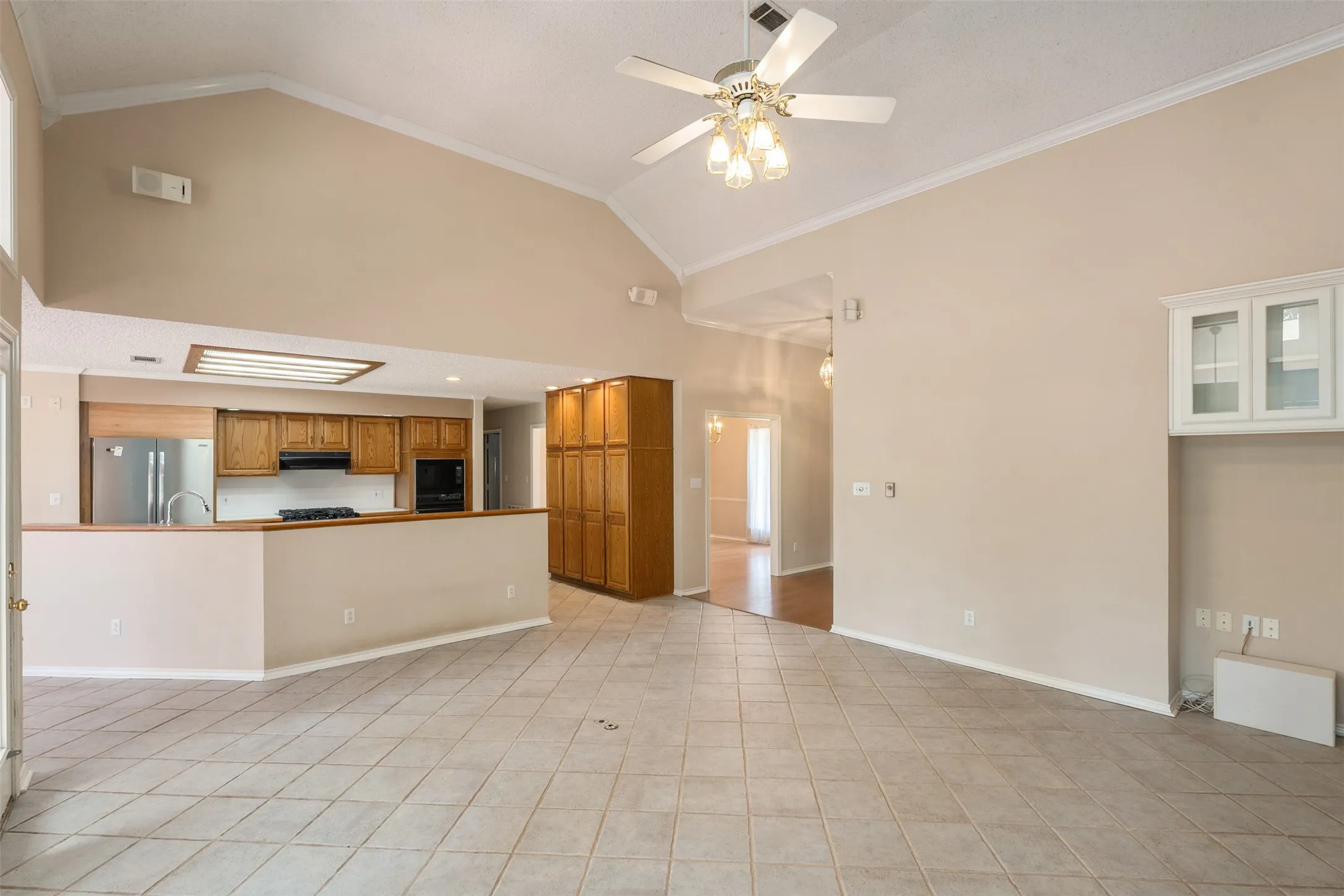 Single Family Residence For Sale in Henderson County , 49 Sunset Boulevard, Star Harbor, Texas 75148, 3 Bedroom, 3 Bathroom, 2 Garage spaces, 2,166 Sqft, built in 1993, mls#21307995, Real Estate Agent in Star Harbor, Homes For Sale in Henderson county, Homes For Sale in Star Harbor, Realtor in Star Harbor Texas, Real Estate Brokerage Independent Realty Texas, Luminita Cordes Realtor