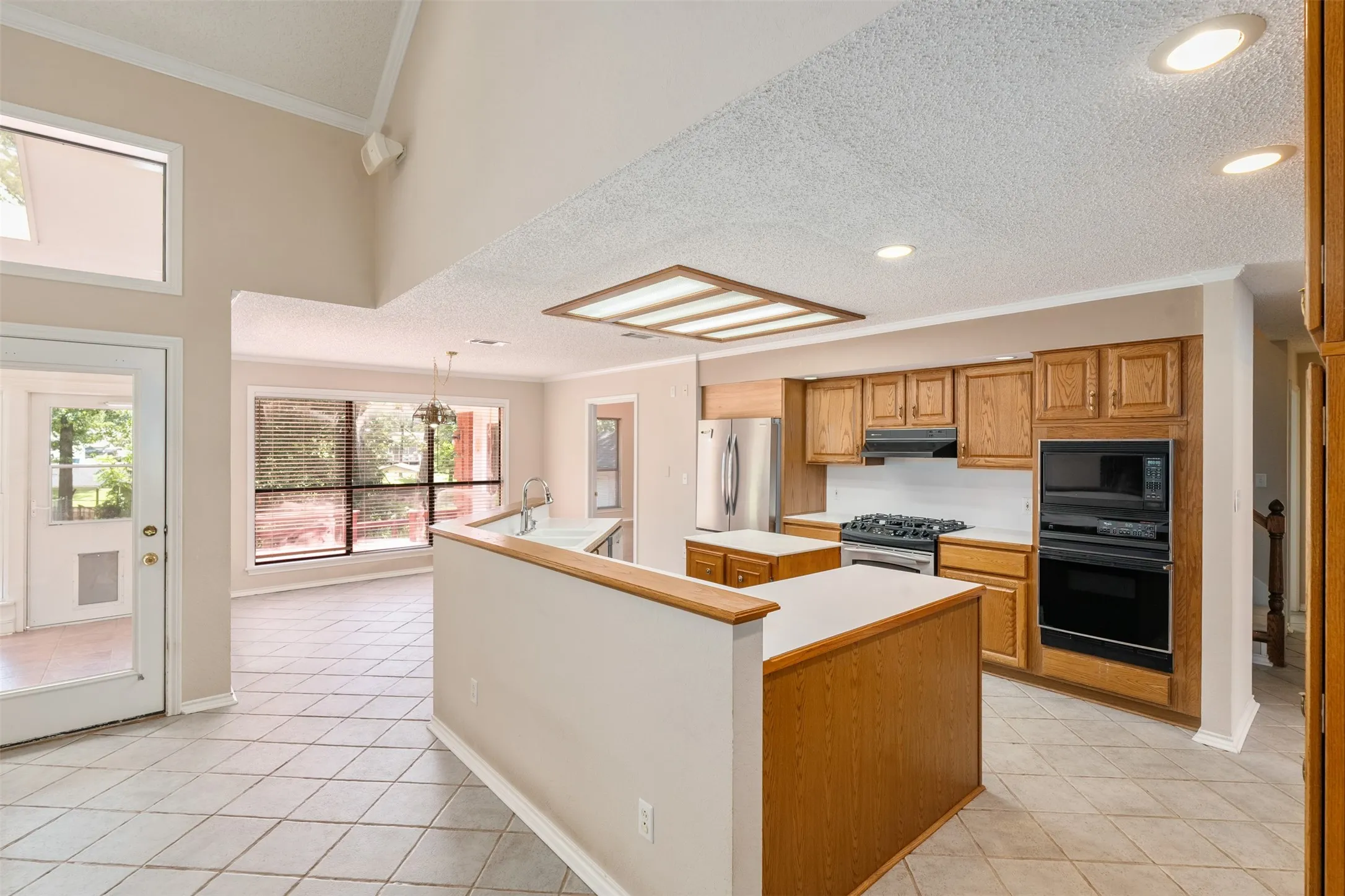 Single Family Residence For Sale in Henderson County , 49 Sunset Boulevard, Star Harbor, Texas 75148, 3 Bedroom, 3 Bathroom, 2 Garage spaces, 2,166 Sqft, built in 1993, mls#21307995, Real Estate Agent in Star Harbor, Homes For Sale in Henderson county, Homes For Sale in Star Harbor, Realtor in Star Harbor Texas, Real Estate Brokerage Independent Realty Texas, Luminita Cordes Realtor