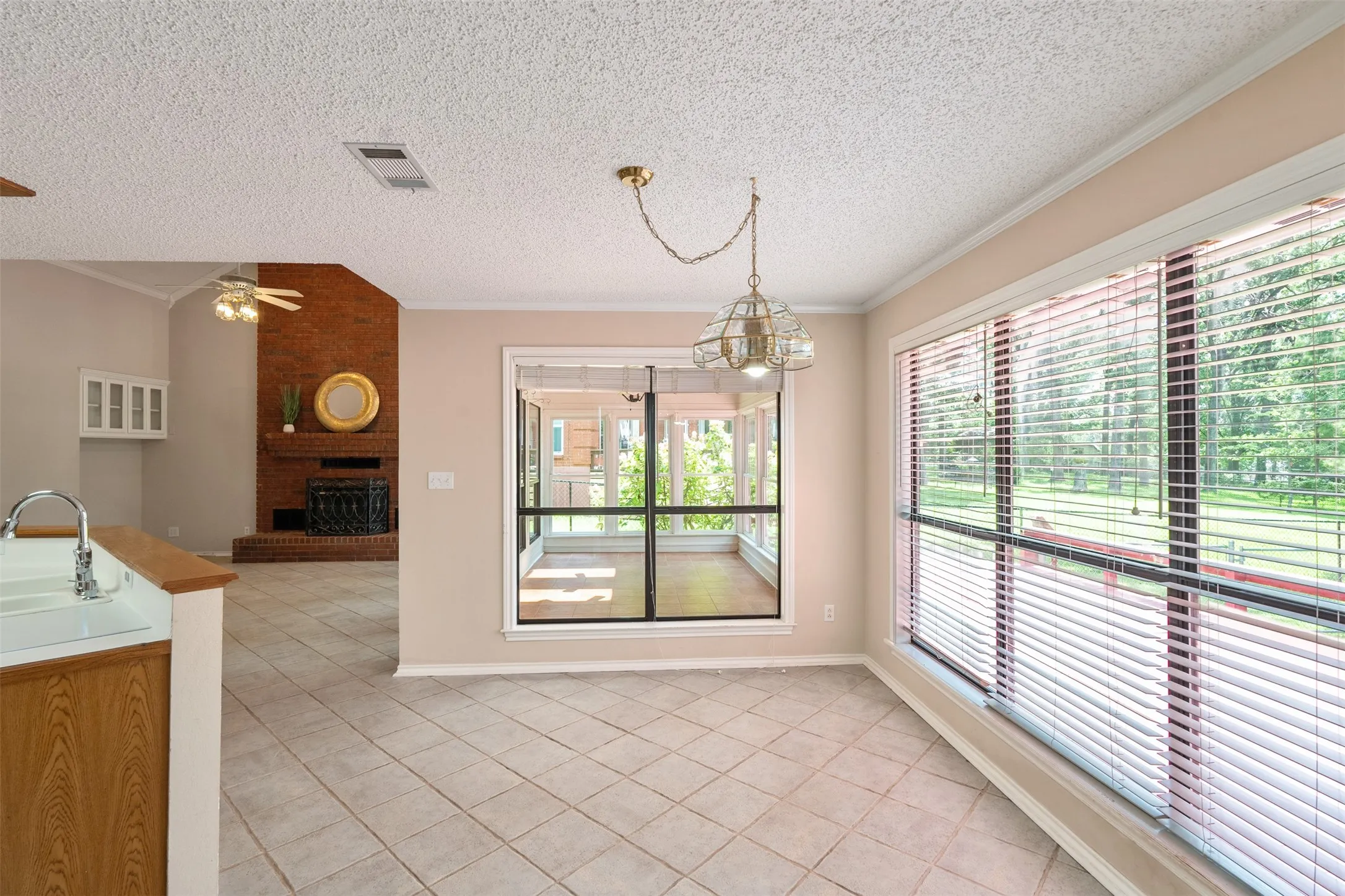 Single Family Residence For Sale in Henderson County , 49 Sunset Boulevard, Star Harbor, Texas 75148, 3 Bedroom, 3 Bathroom, 2 Garage spaces, 2,166 Sqft, built in 1993, mls#21307995, Real Estate Agent in Star Harbor, Homes For Sale in Henderson county, Homes For Sale in Star Harbor, Realtor in Star Harbor Texas, Real Estate Brokerage Independent Realty Texas, Luminita Cordes Realtor
