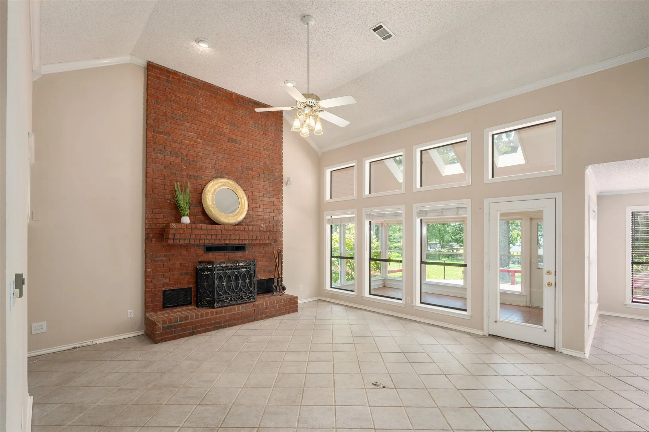 Single Family Residence For Sale in Henderson County , 49 Sunset Boulevard, Star Harbor, Texas 75148, 3 Bedroom, 3 Bathroom, 2 Garage spaces, 2,166 Sqft, built in 1993, mls#21307995, Real Estate Agent in Star Harbor, Homes For Sale in Henderson county, Homes For Sale in Star Harbor, Realtor in Star Harbor Texas, Real Estate Brokerage Independent Realty Texas, Luminita Cordes Realtor