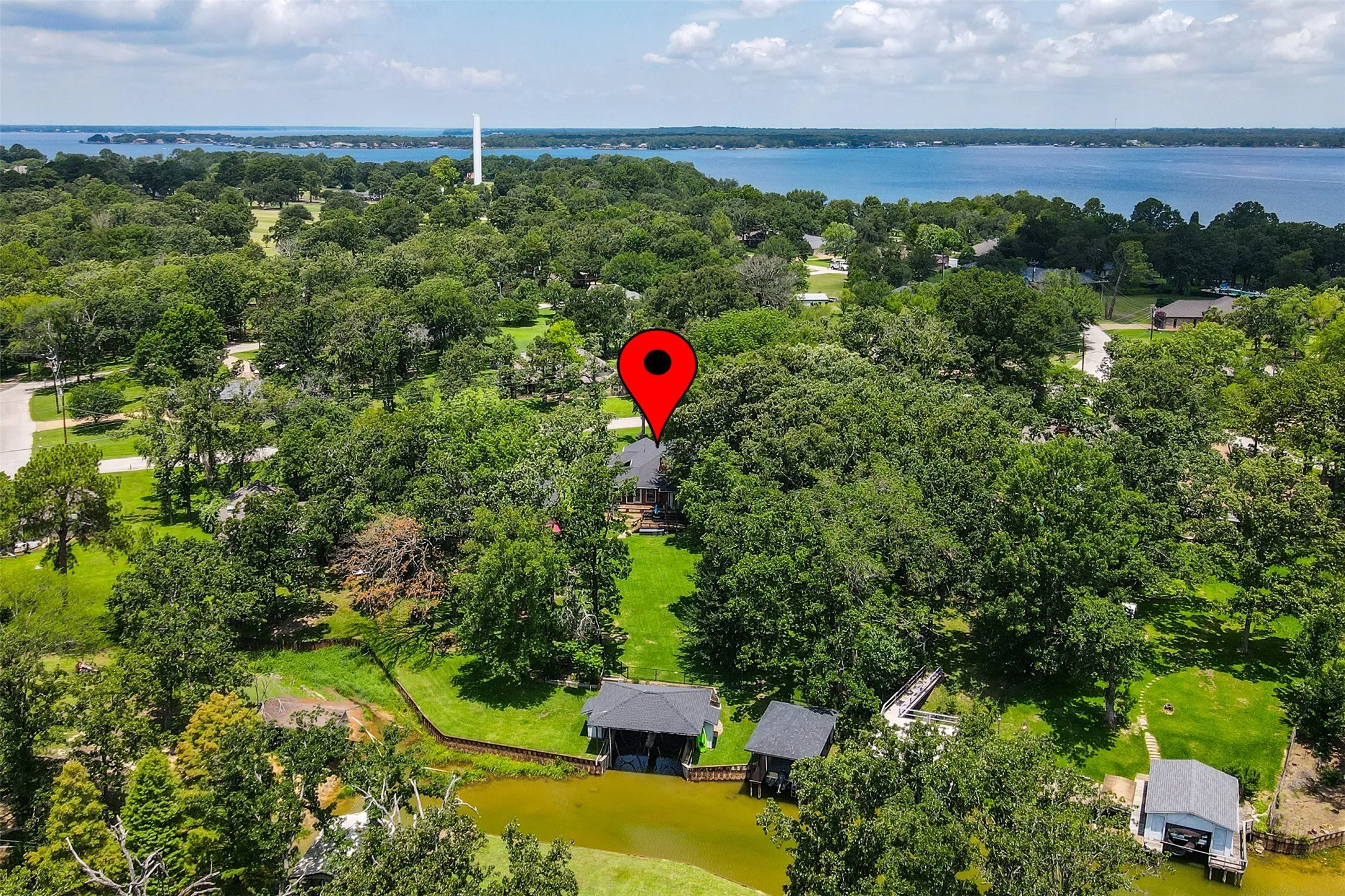 Single Family Residence For Sale in Henderson County , 49 Sunset Boulevard, Star Harbor, Texas 75148, 3 Bedroom, 3 Bathroom, 2 Garage spaces, 2,166 Sqft, built in 1993, mls#21307995, Real Estate Agent in Star Harbor, Homes For Sale in Henderson county, Homes For Sale in Star Harbor, Realtor in Star Harbor Texas, Real Estate Brokerage Independent Realty Texas, Luminita Cordes Realtor