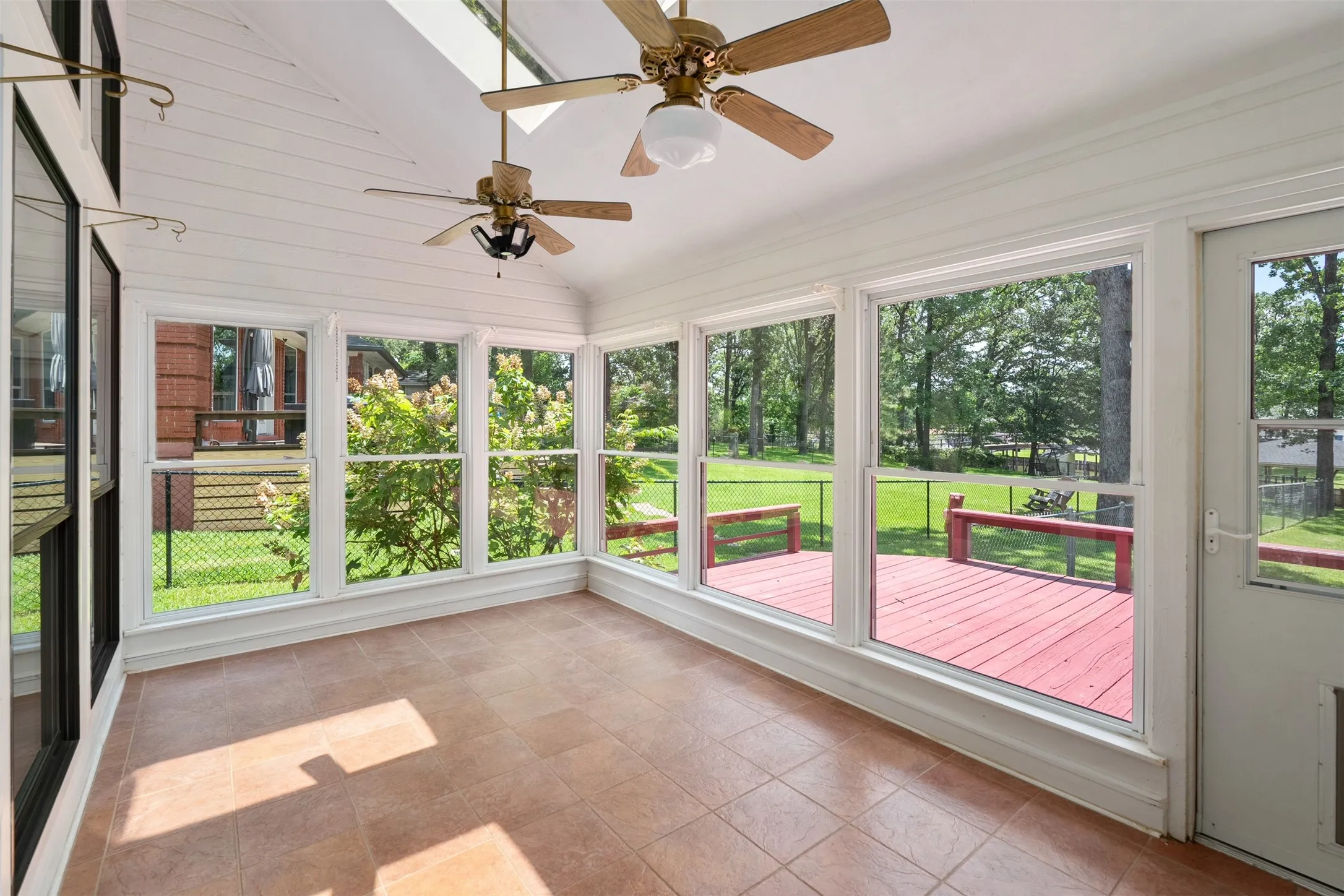 Single Family Residence For Sale in Henderson County , 49 Sunset Boulevard, Star Harbor, Texas 75148, 3 Bedroom, 3 Bathroom, 2 Garage spaces, 2,166 Sqft, built in 1993, mls#21307995, Real Estate Agent in Star Harbor, Homes For Sale in Henderson county, Homes For Sale in Star Harbor, Realtor in Star Harbor Texas, Real Estate Brokerage Independent Realty Texas, Luminita Cordes Realtor