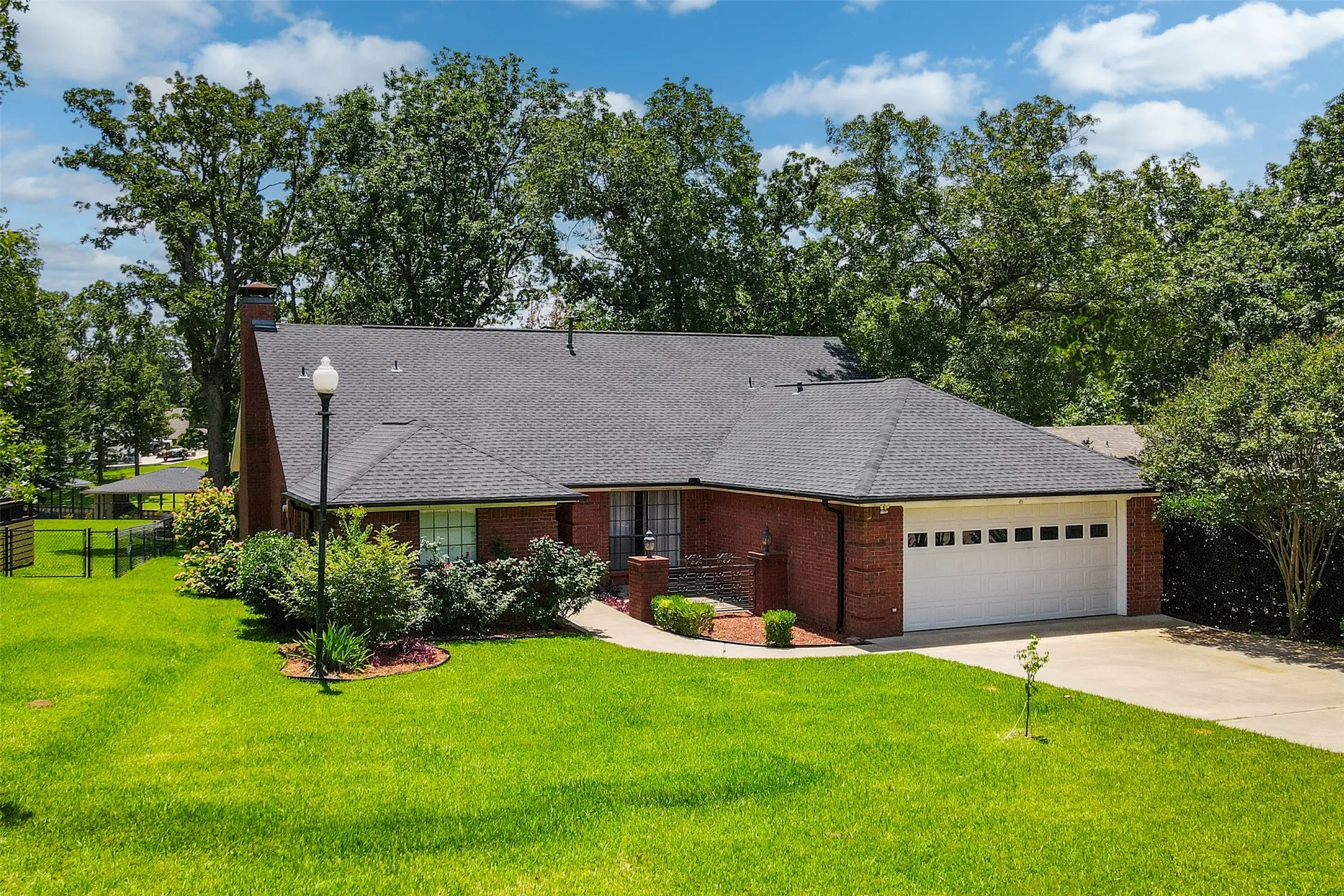 Single Family Residence For Sale in Henderson County , 49 Sunset Boulevard, Star Harbor, Texas 75148, 3 Bedroom, 3 Bathroom, 2 Garage spaces, 2,166 Sqft, built in 1993, mls#21307995, Real Estate Agent in Star Harbor, Homes For Sale in Henderson county, Homes For Sale in Star Harbor, Realtor in Star Harbor Texas, Real Estate Brokerage Independent Realty Texas, Luminita Cordes Realtor